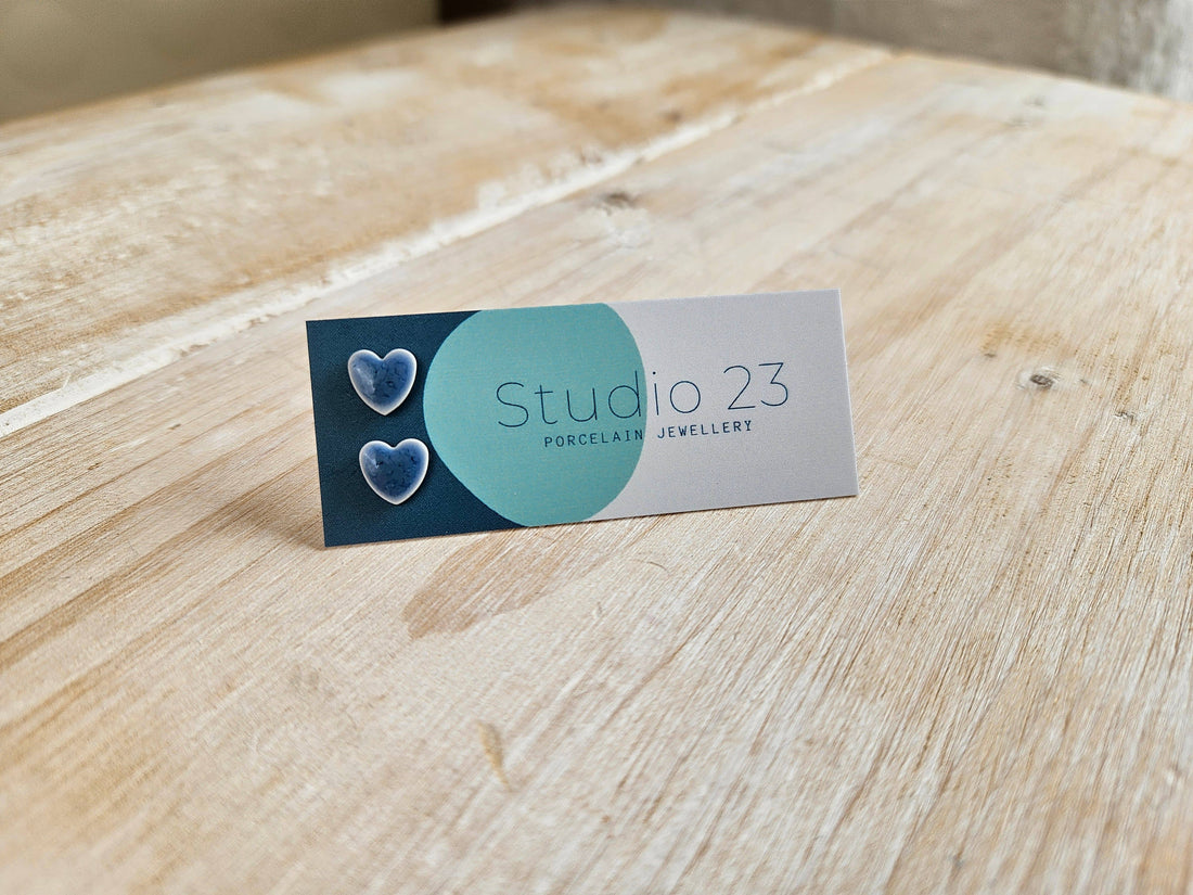 Herz-Ohrstecker-Paar, blauer Opal