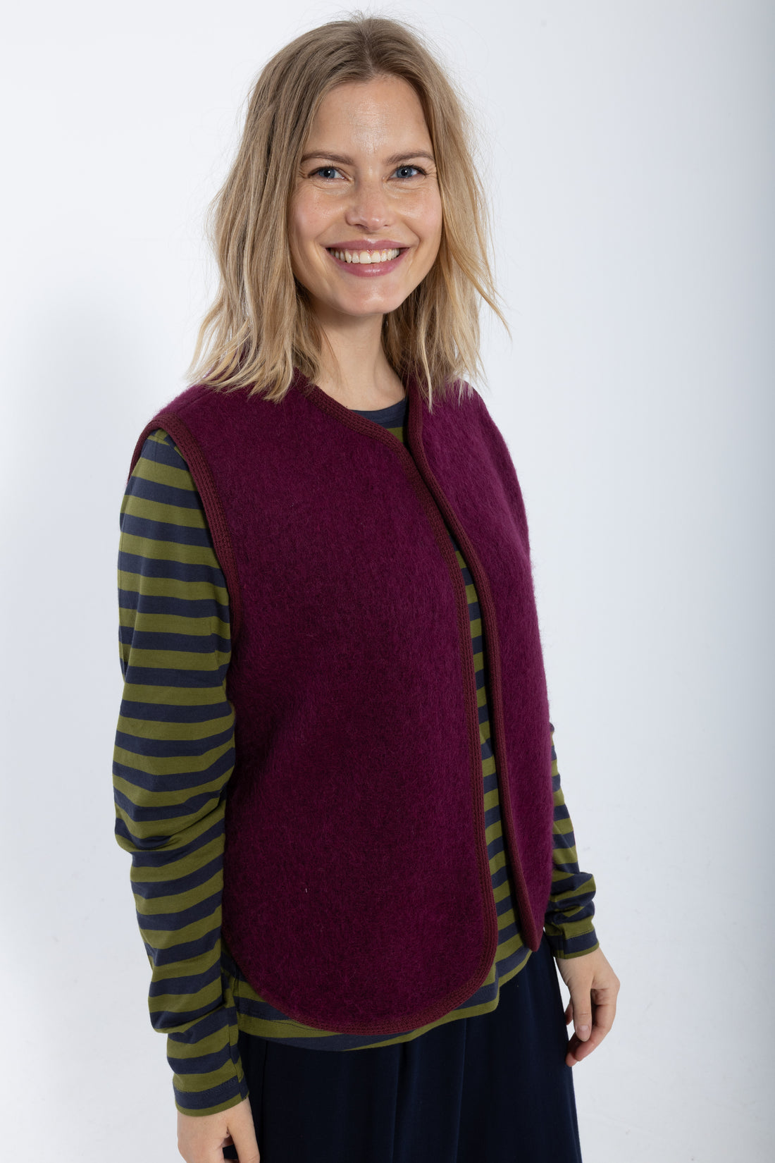 Danecobra Wool Vest Dark Wine