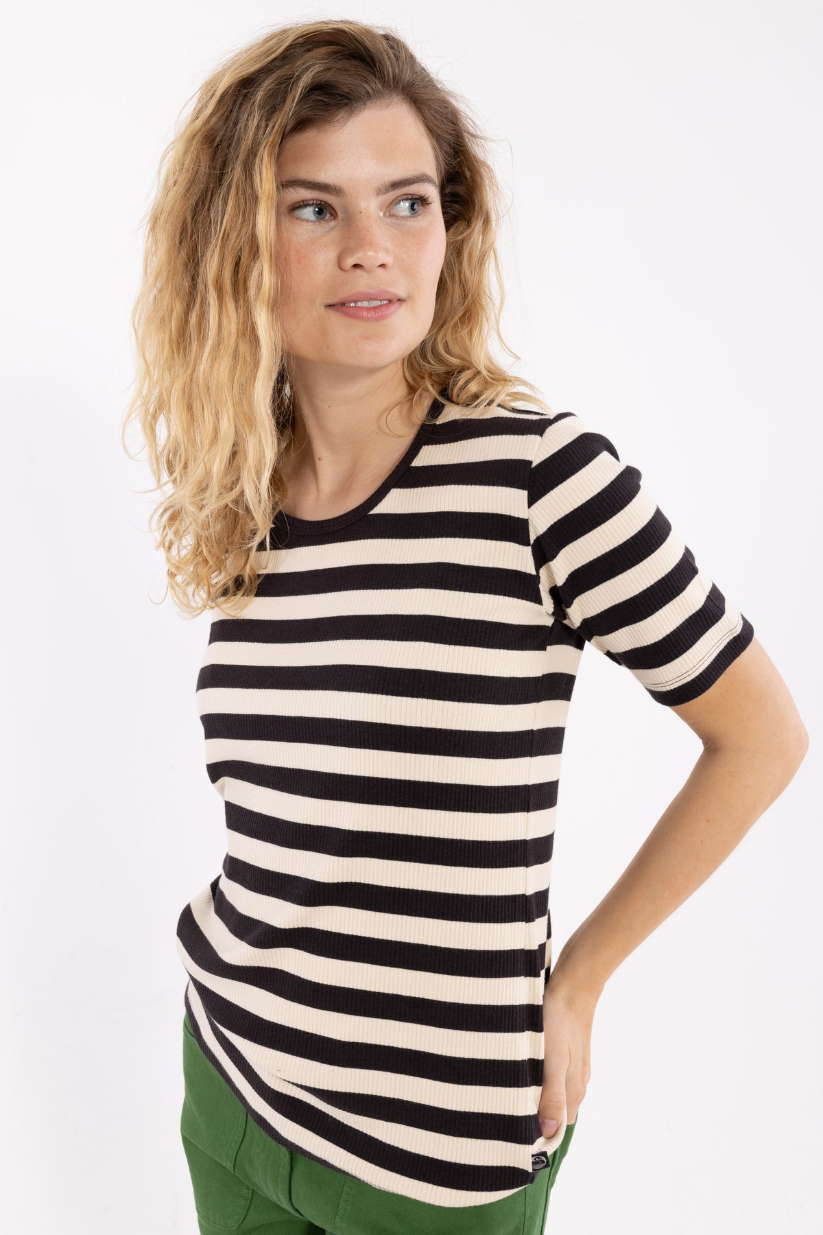 ESS - Danefriend Tee Chalk/Black