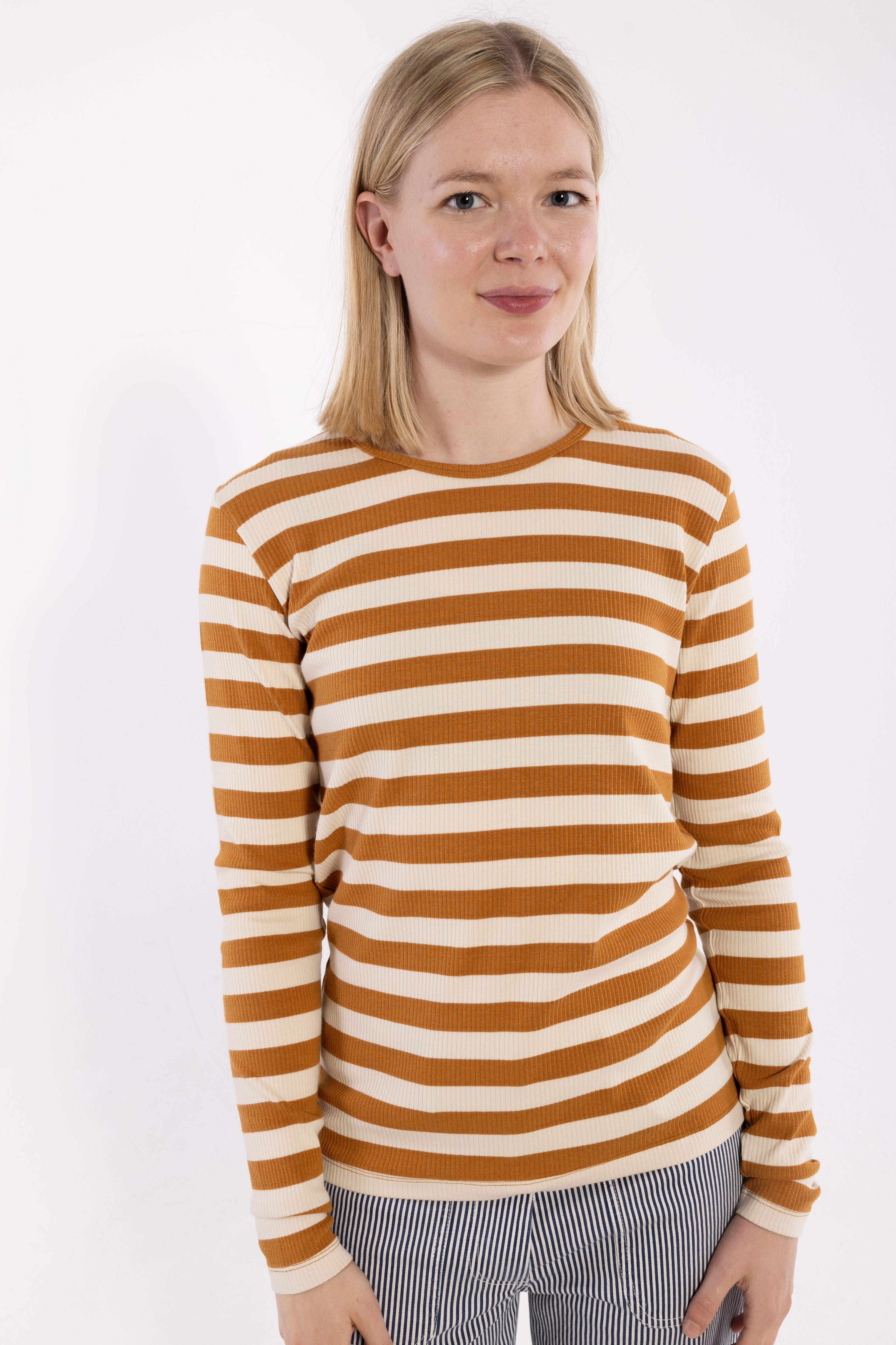 ESS - Danepartner LS Golden Honey/Chalk