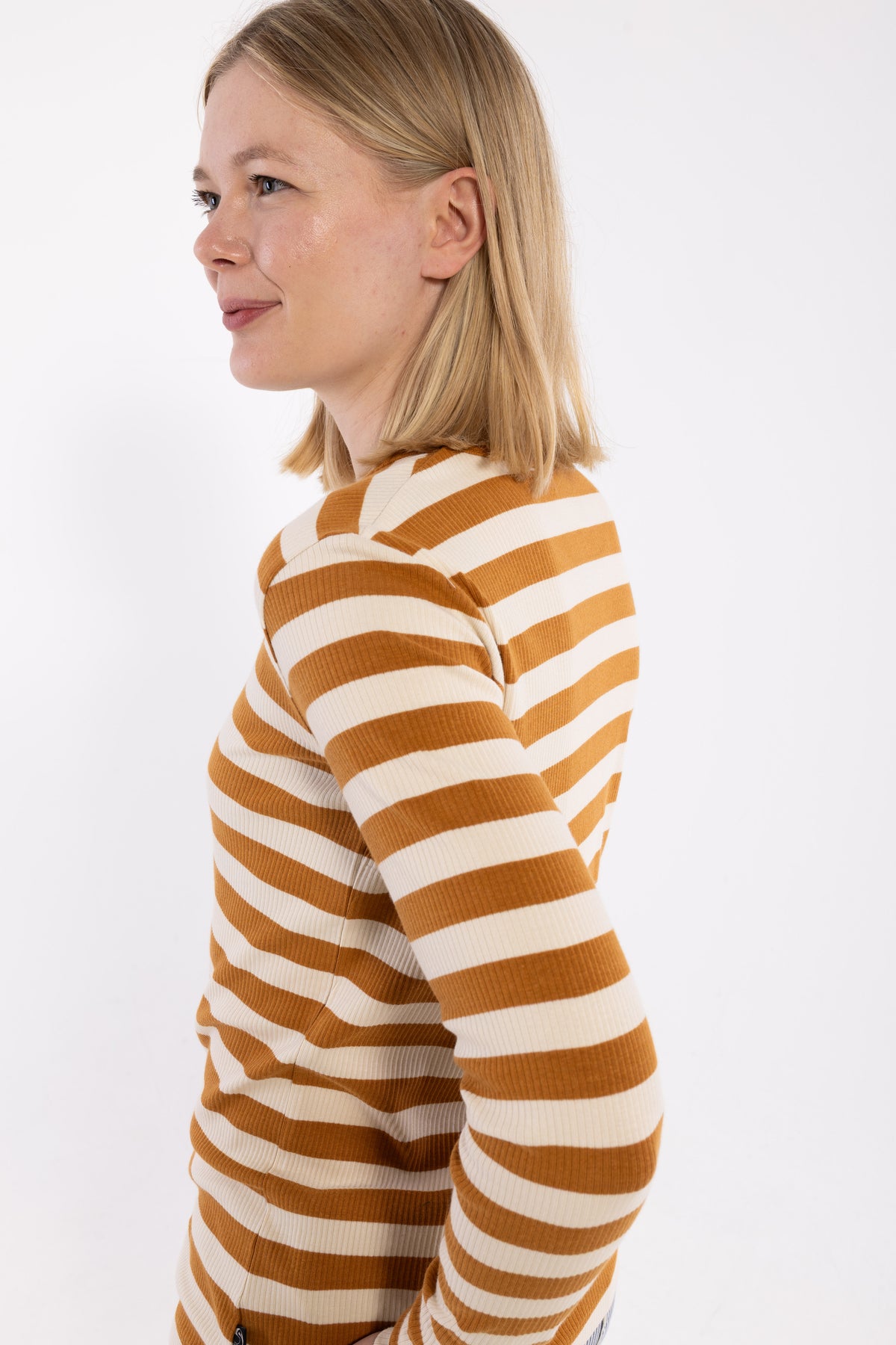 ESS - Danepartner LS Golden Honey/Chalk