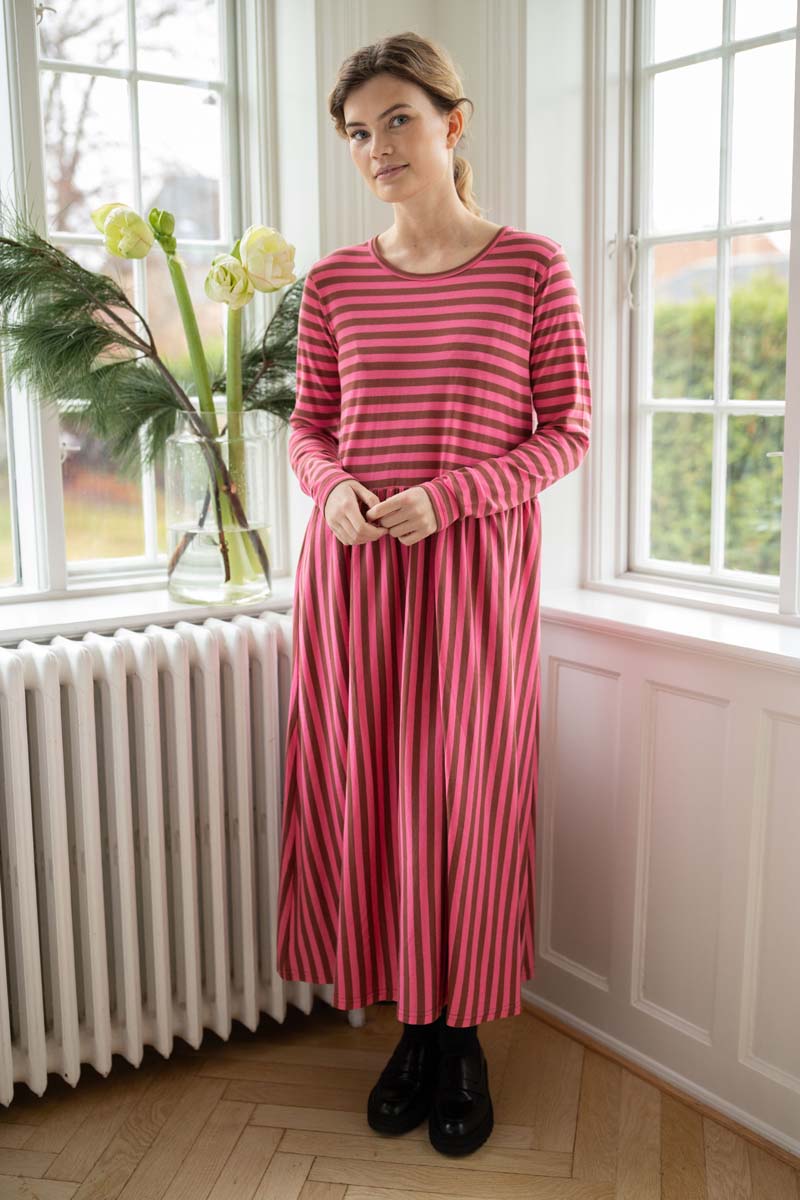 Kjole med striber til kvinder.