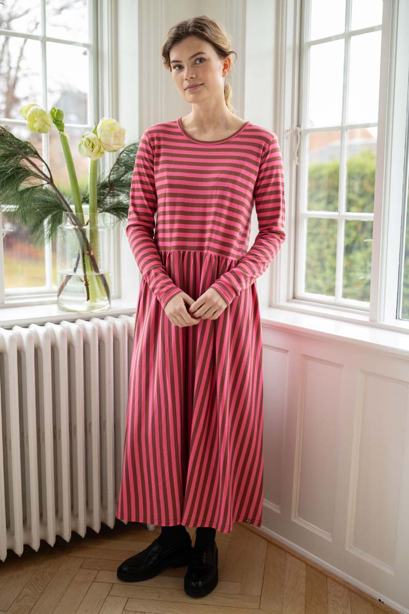 Kjole med striber til kvinder.