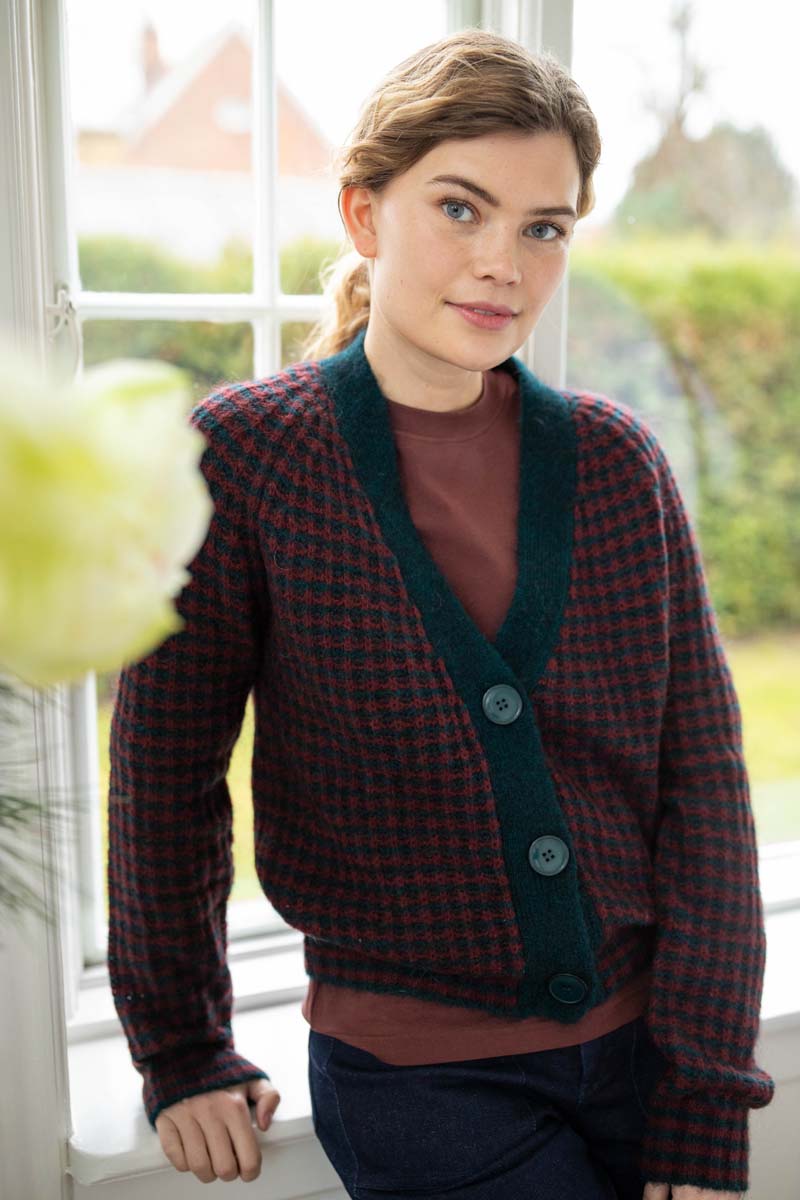 Uld cardigan til dame i dark slate og merlot