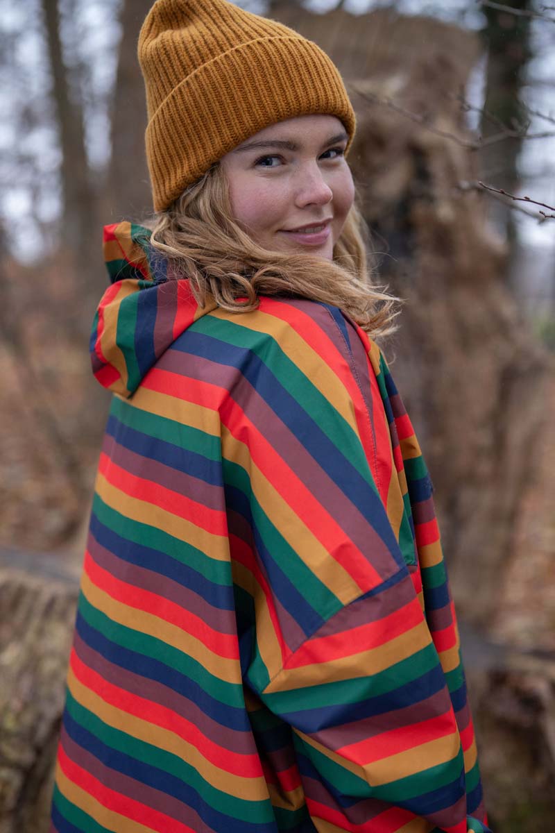 Regnponcho med striber