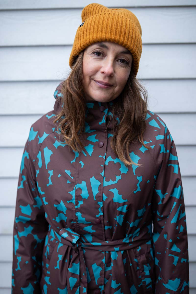 Mønstret regnfrakke