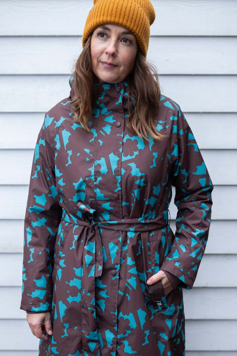 Mønstret regnfrakke