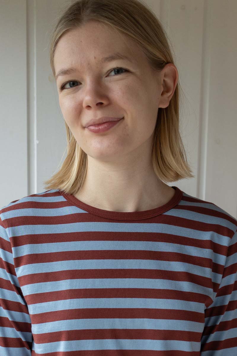 Langærmet med striber i skønne farver.