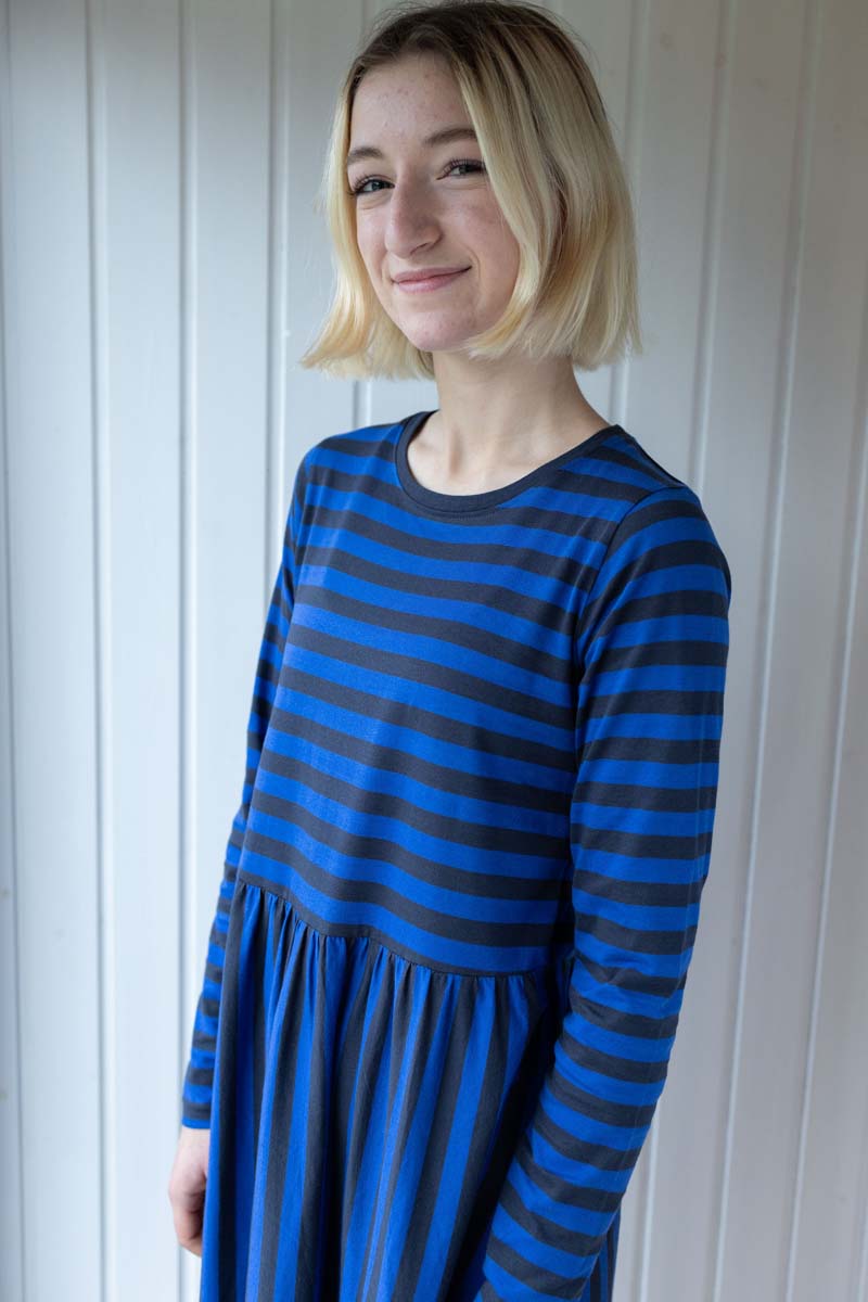 Smuk Kjole til kvinder med striber.