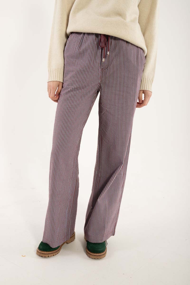 Lækre bæk og bølge bukser med elastik i taljen og lyseblå og rødbrune striber til kvinder