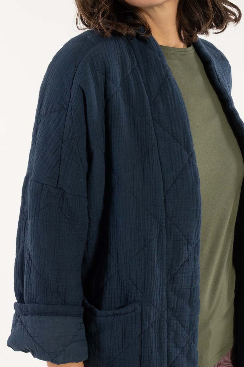 Smuk quiltet jakke i mørk navyblå til kvinder