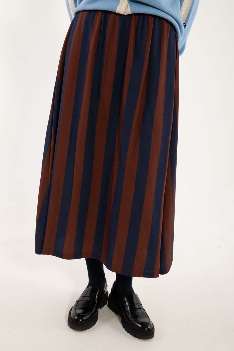 Stribet sateen nederdel til dame.