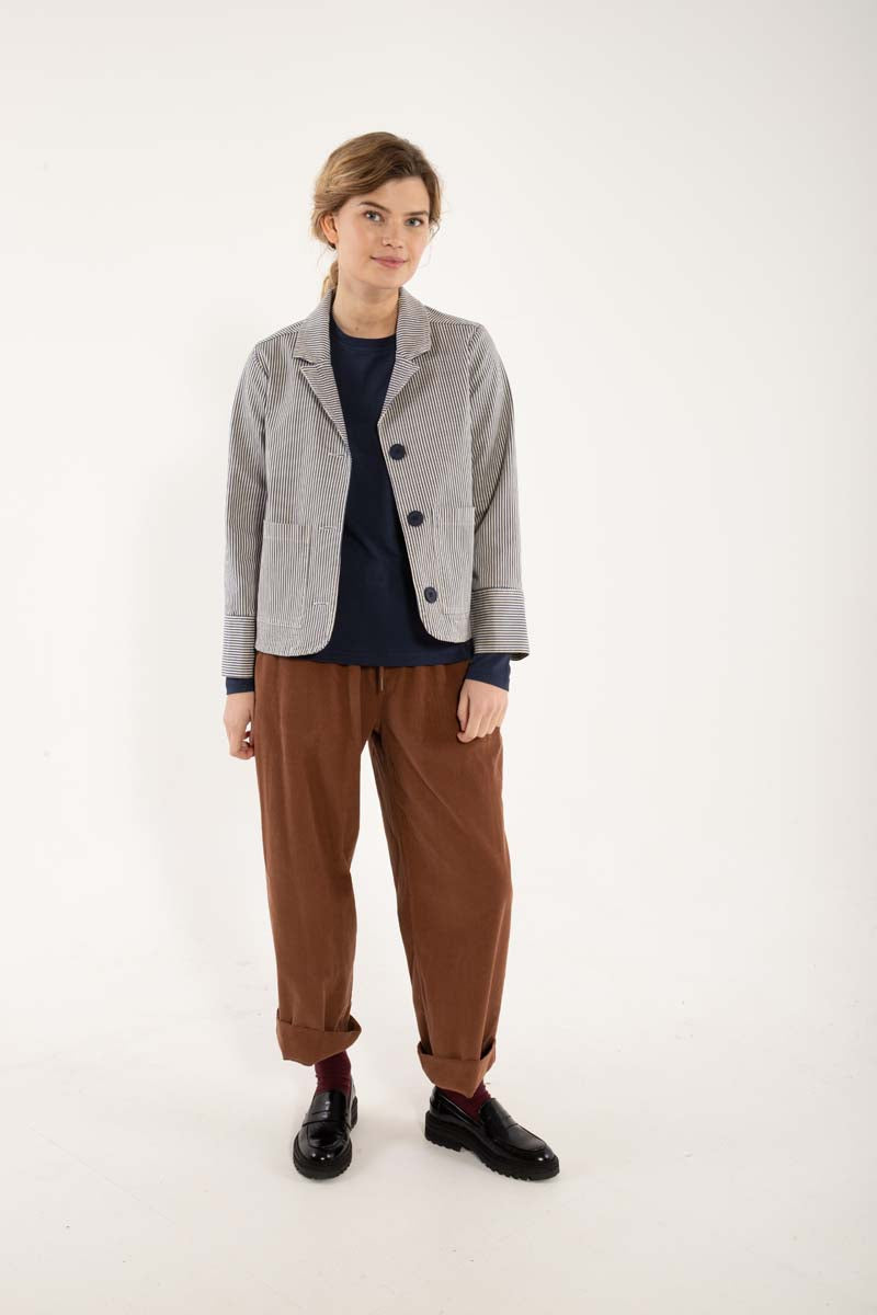 Fin canvasblazer med navyblå og hvide striber til kvinder