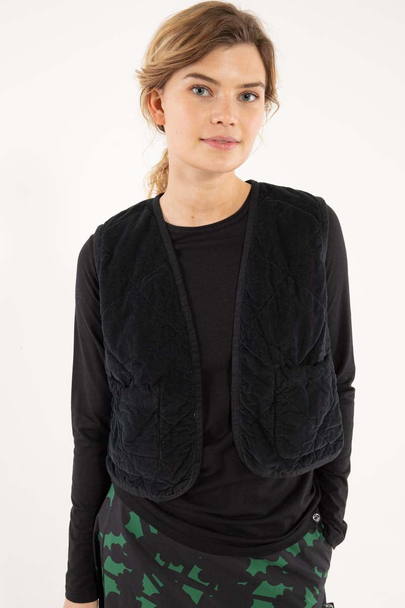 Quiltet sort fløjlsvest til kvinder