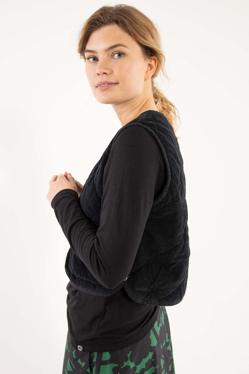 Quiltet sort fløjlsvest til kvinder