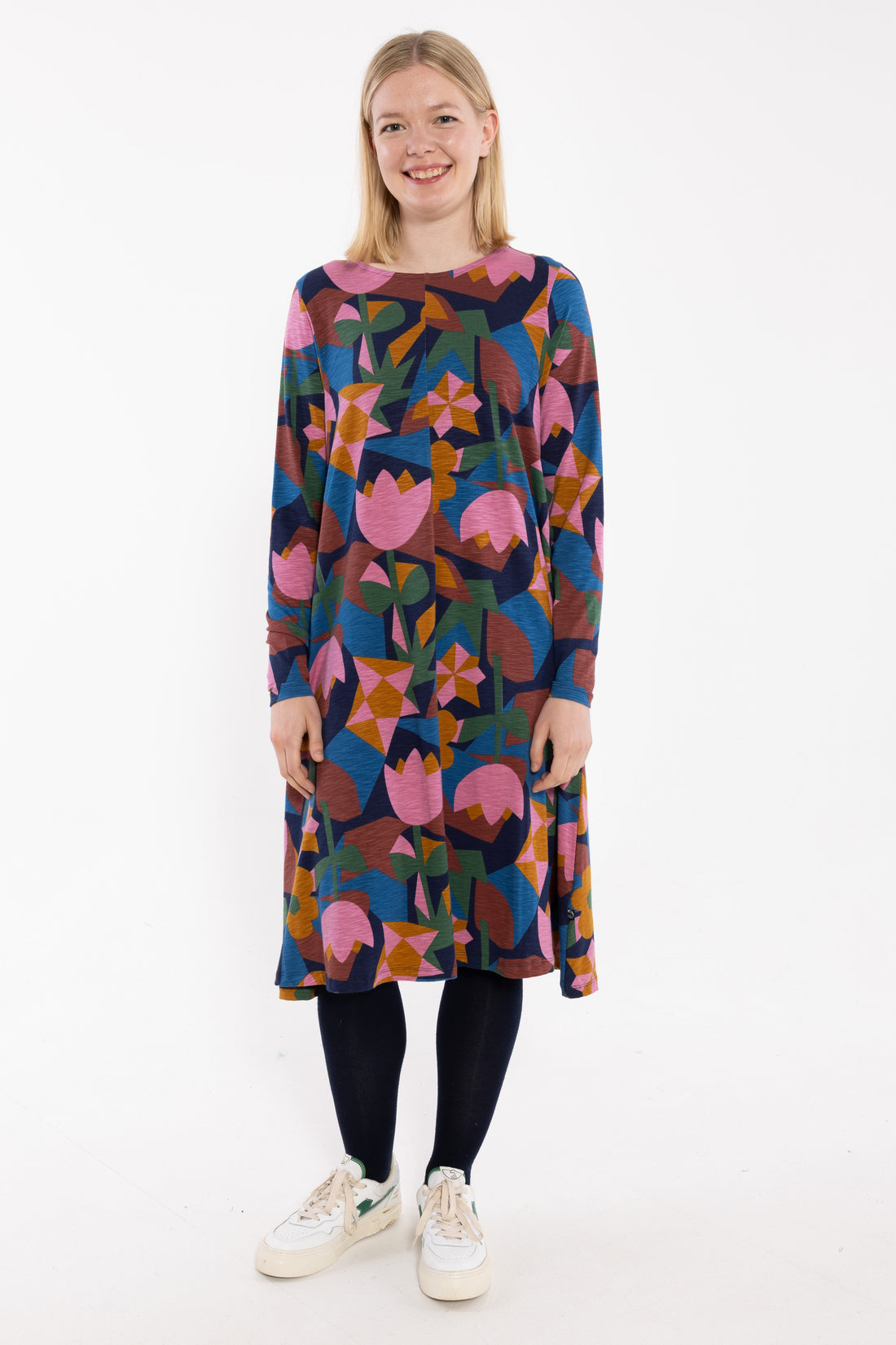 Flot mønstret kjole til dame.