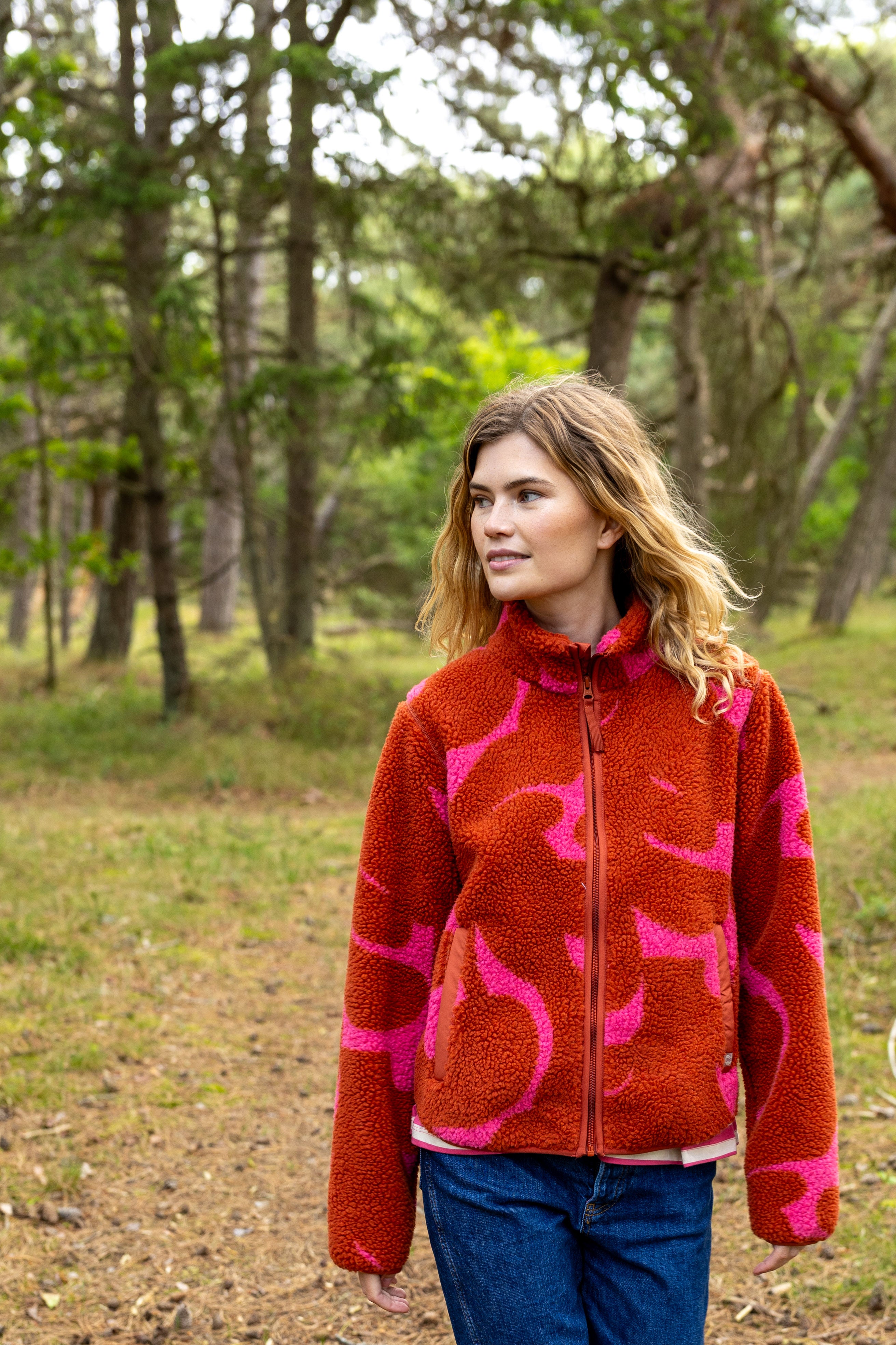 Lækker mønstret fleecejakke i lyserød og brændt rød til kvinder