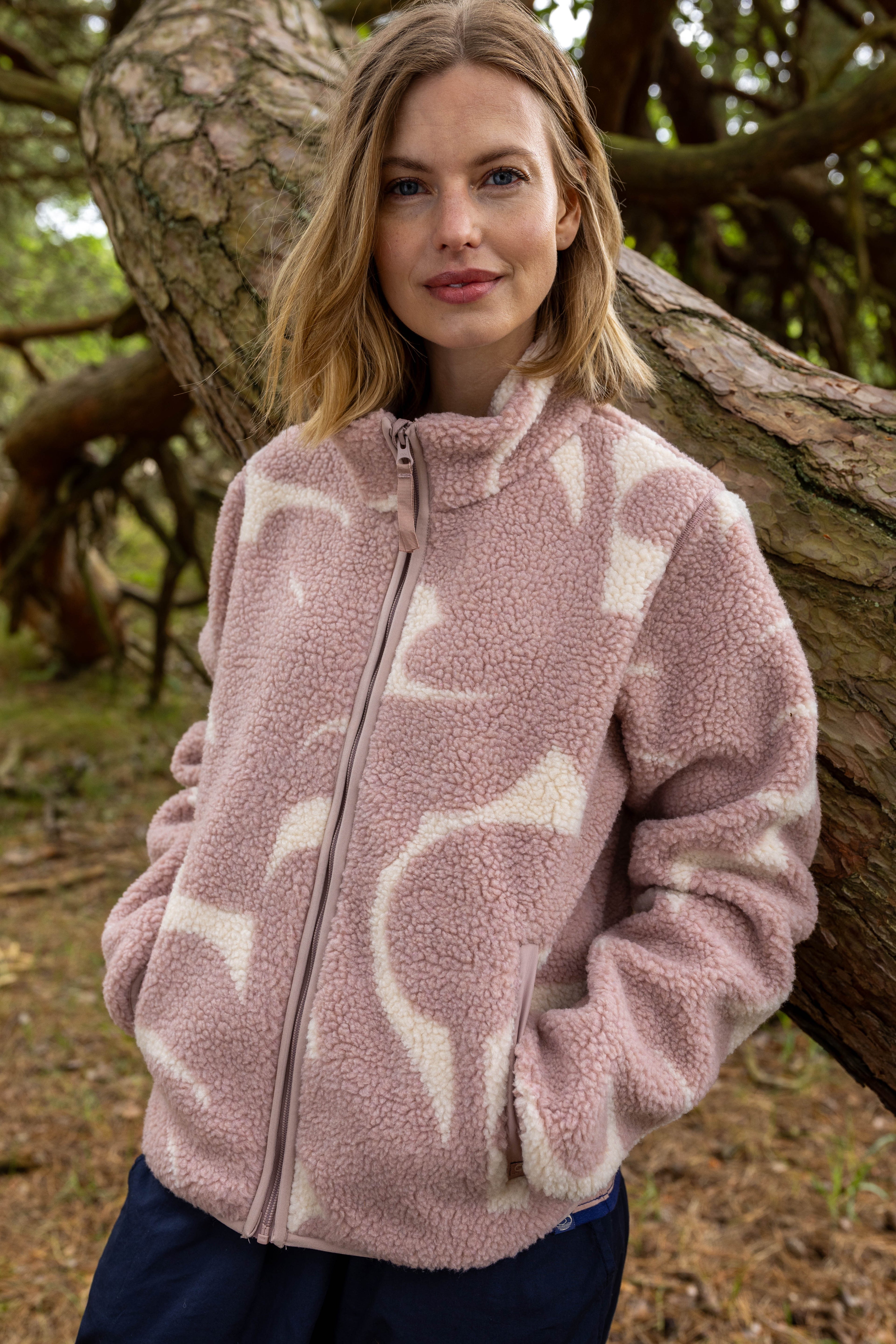 Lækker mønstret fleecejakke til kvinder.