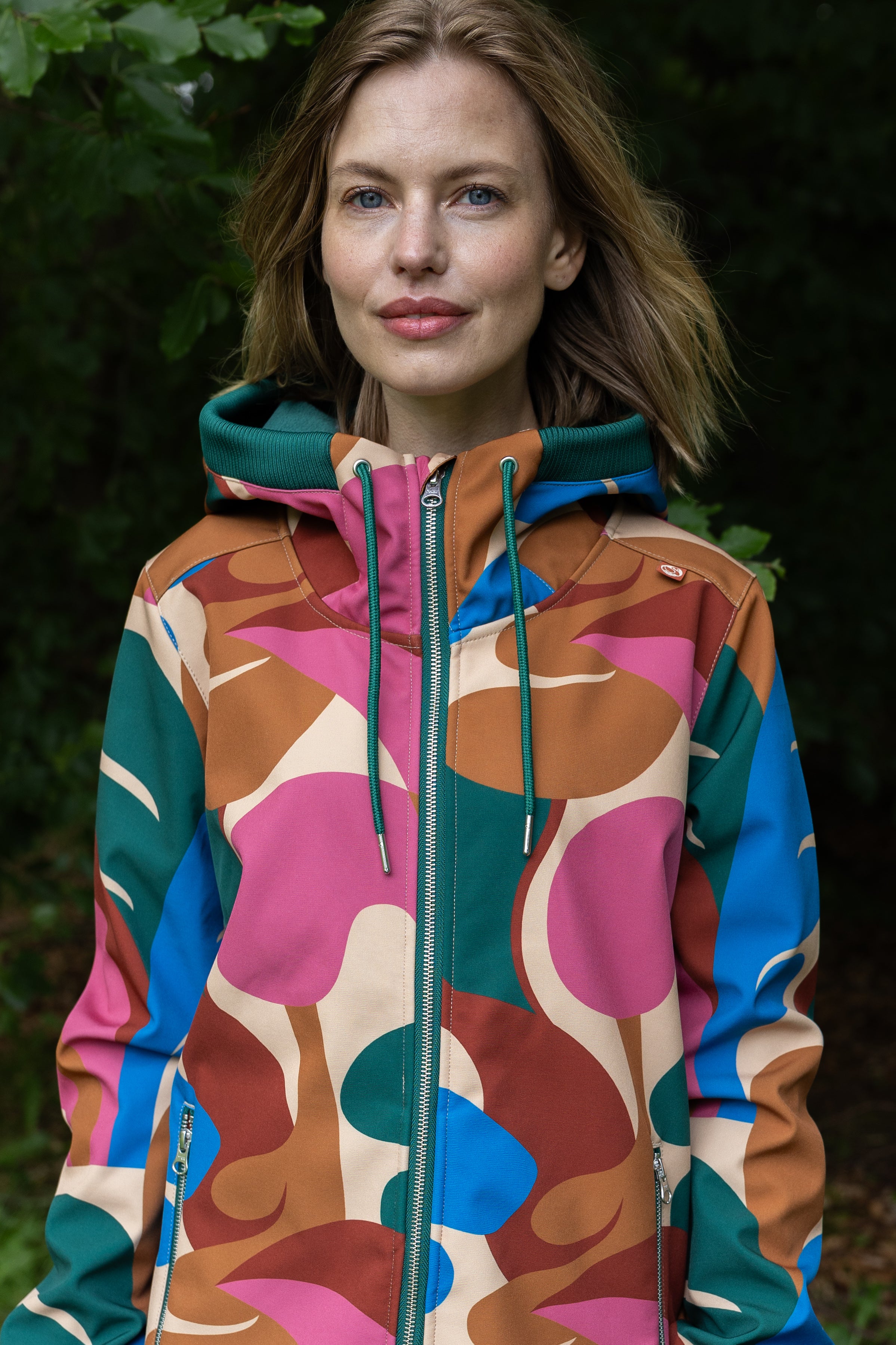 Softshellfrakke i farverigt mønster til kvinder fra Danefæ