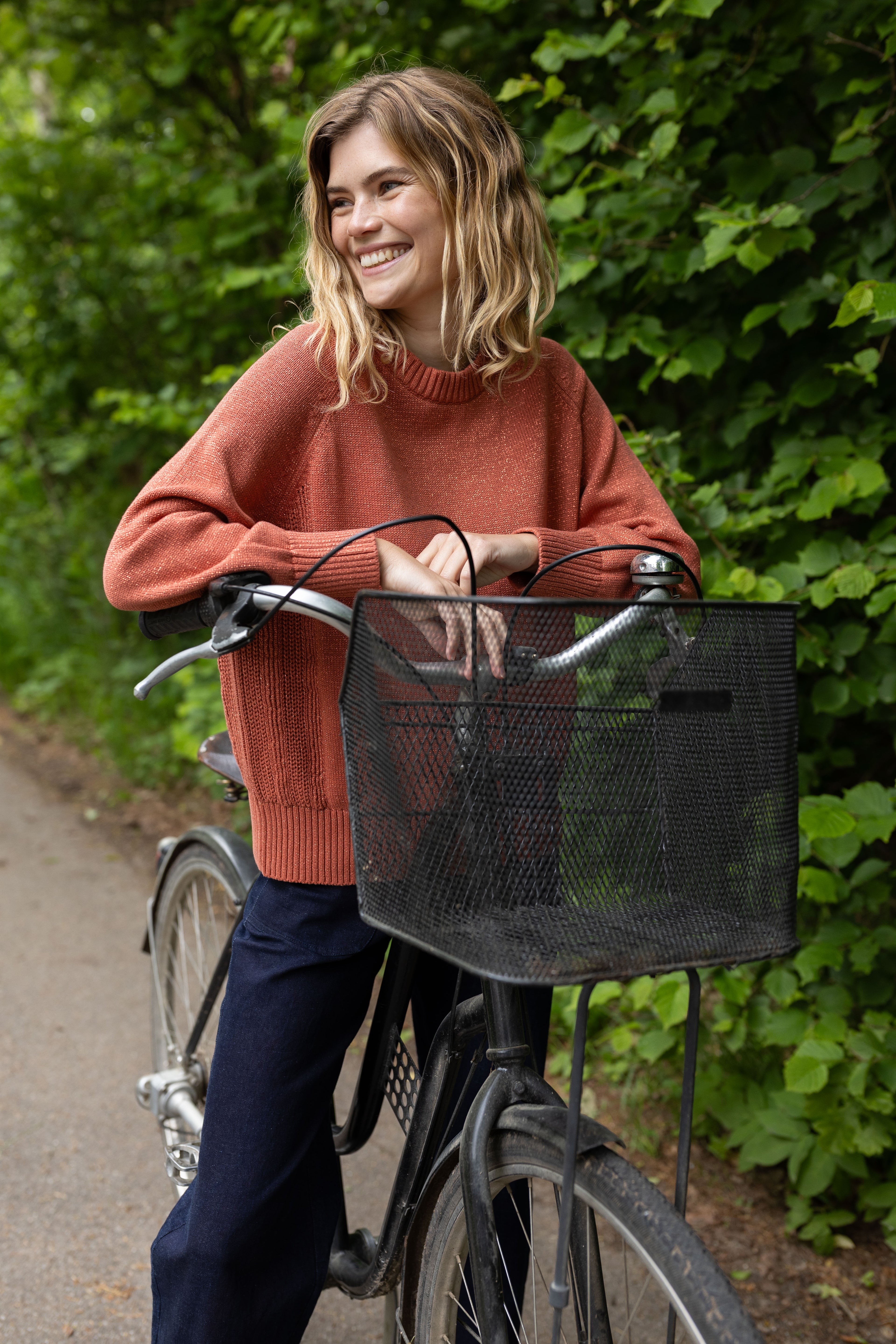 Flot sweater med glitter i fin orangebrun nuance til kvinder fra Danefæ