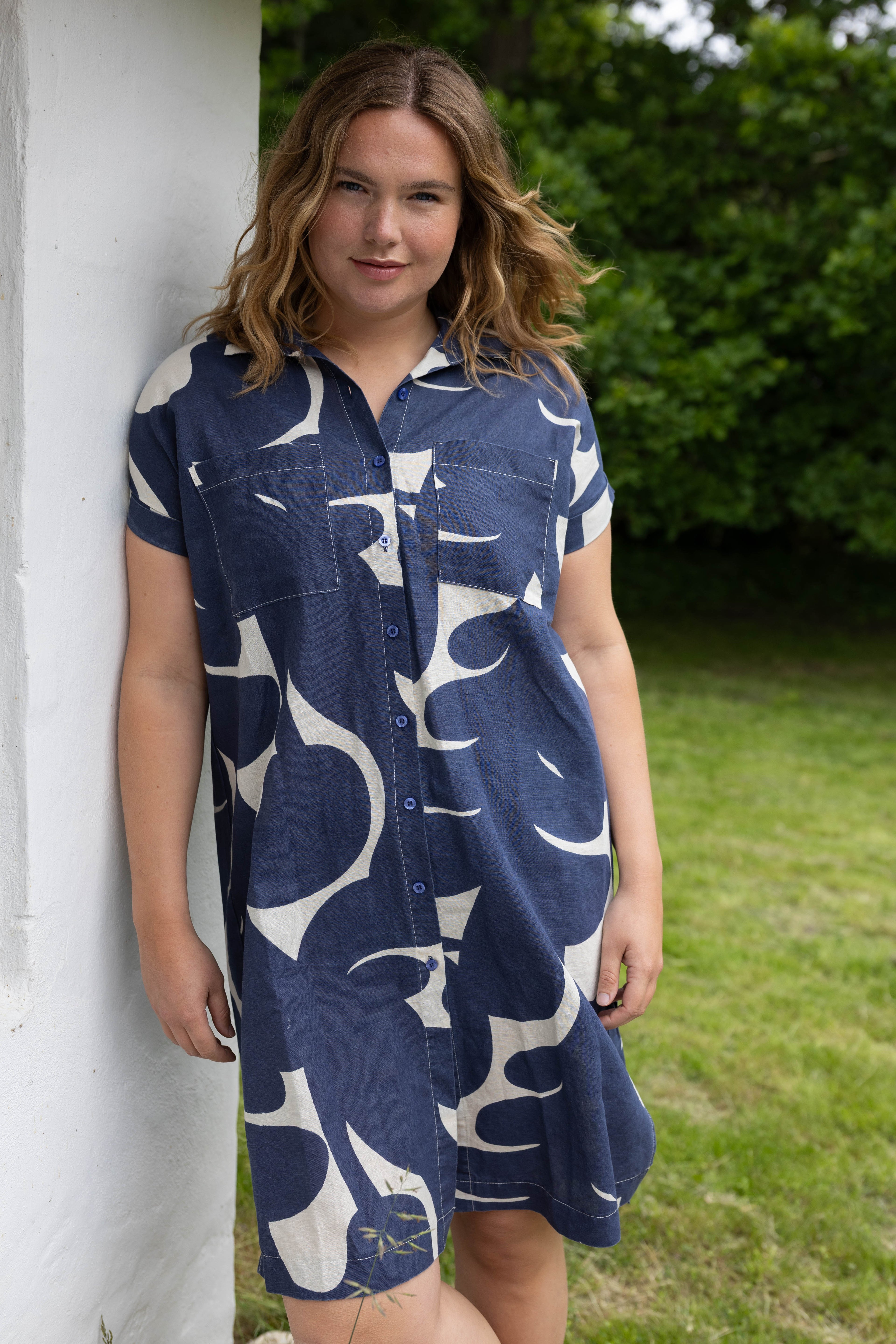 Fin mønstret skjortekjole i lækker hørblanding til kvinder