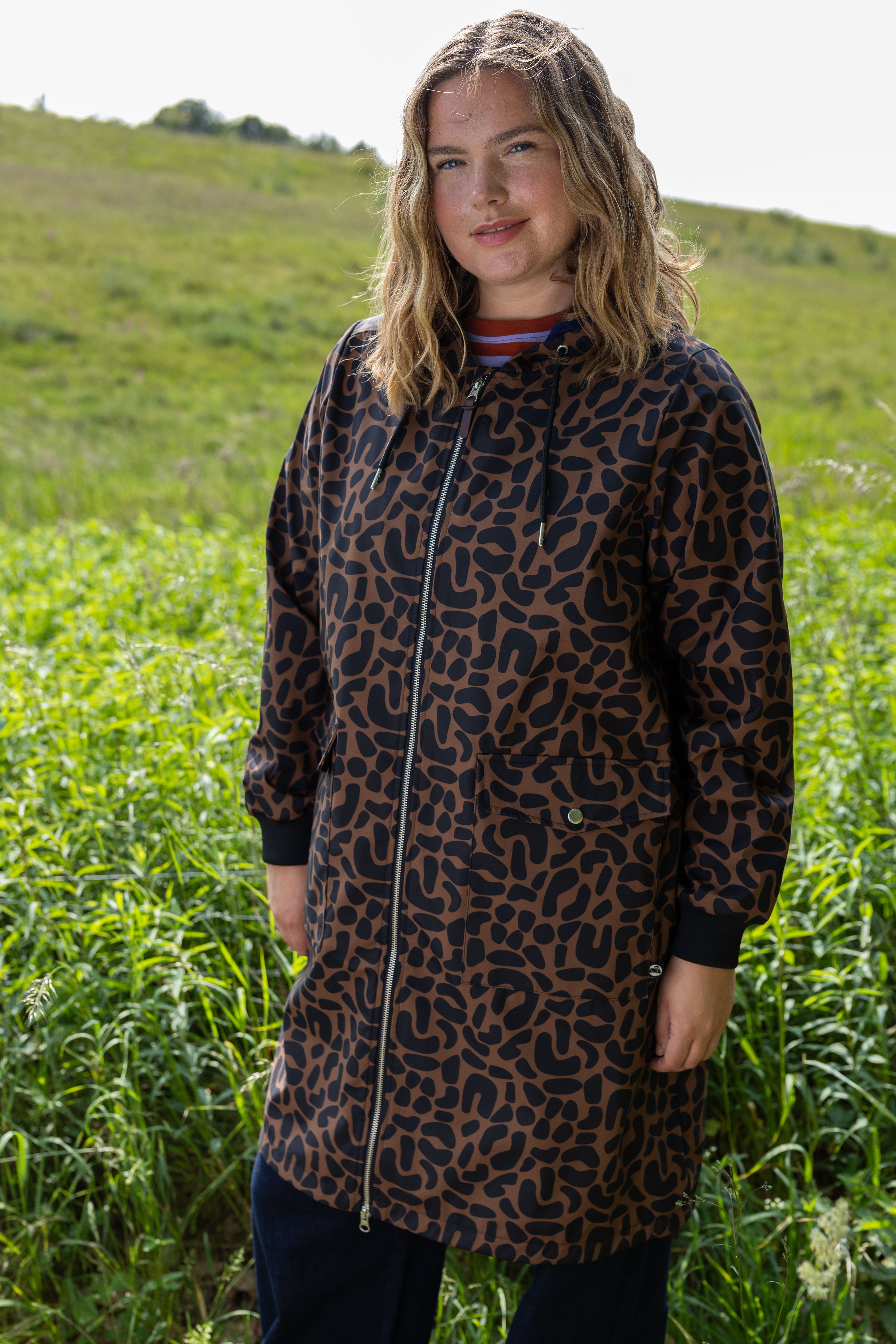 Fin softshelljakke med leopardmønster til kvinder