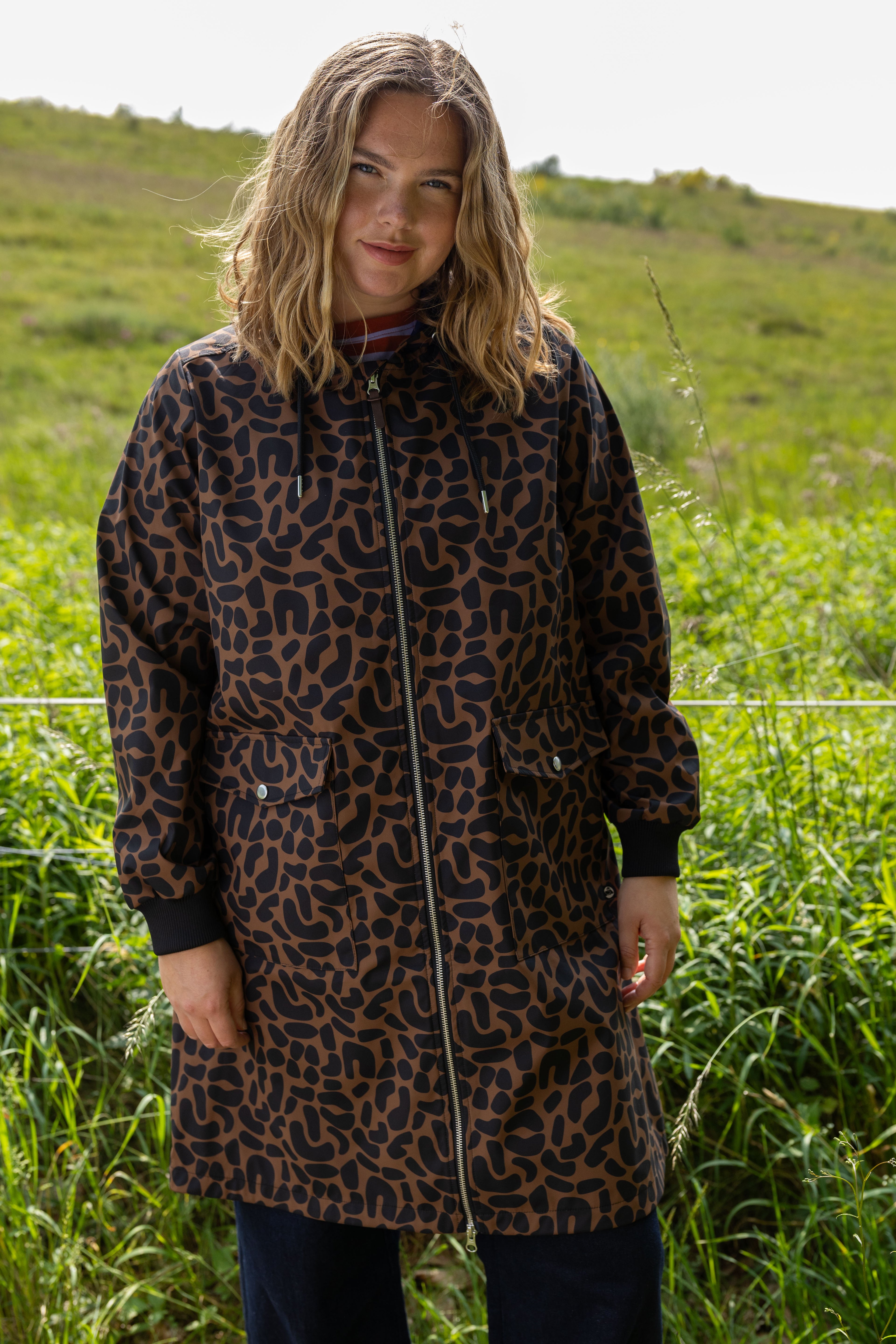 Fin softshelljakke med leopardmønster til kvinder