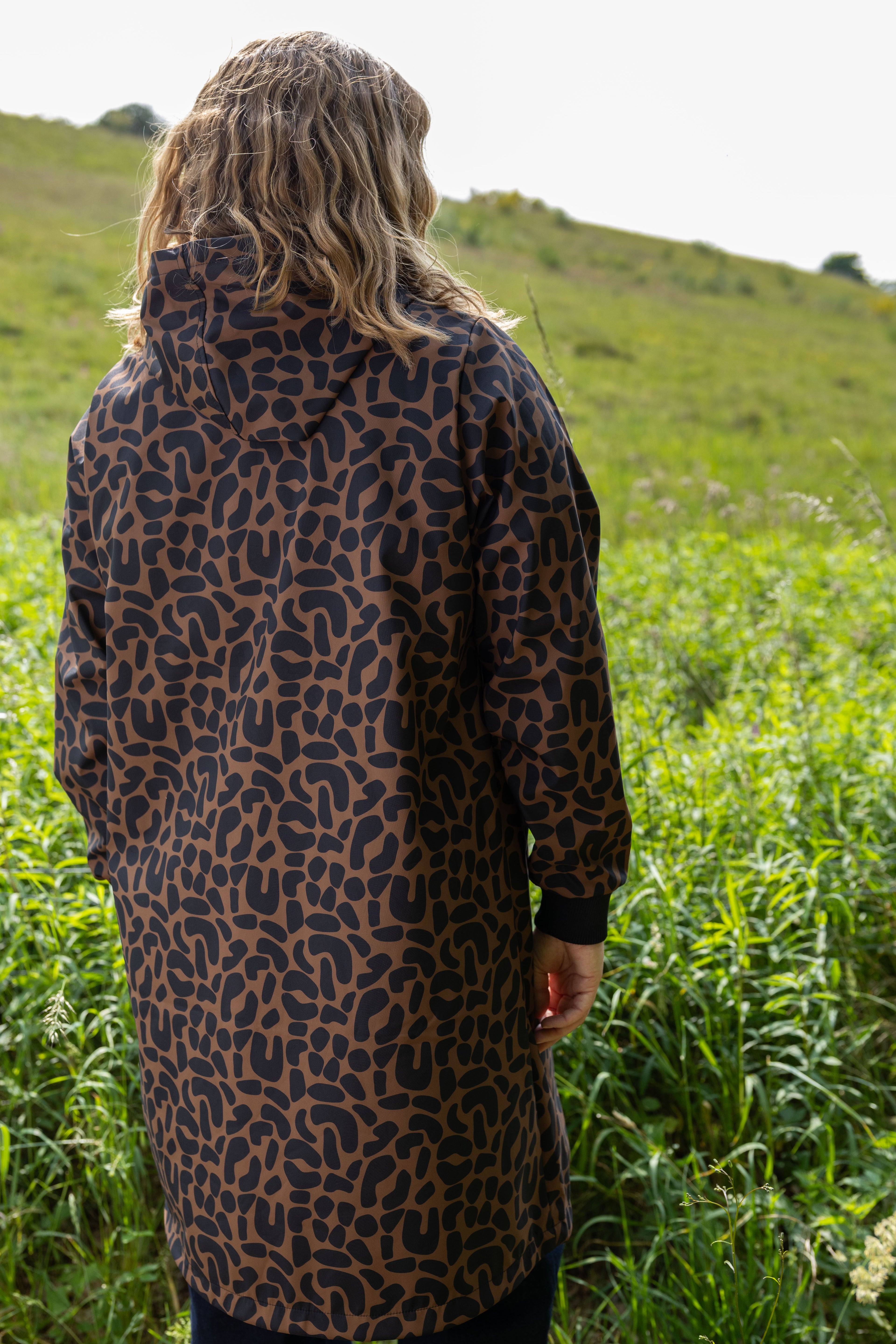 Fin softshelljakke med leopardmønster til kvinder