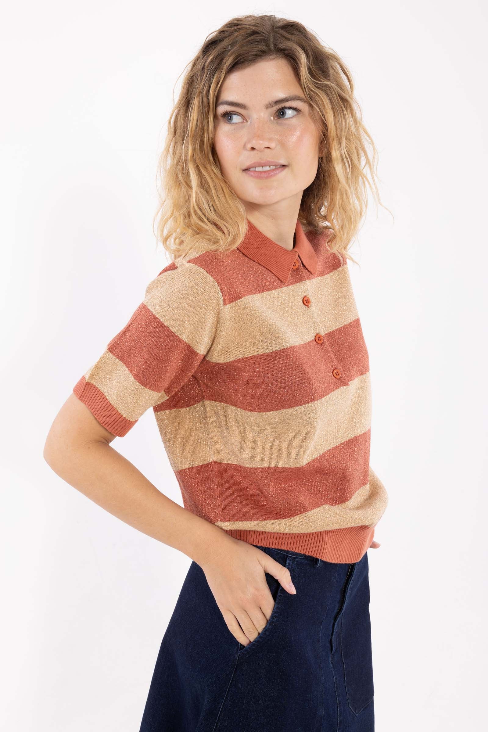 Smart stribet sweater med glitter, krave og korte ærmer til kvinder