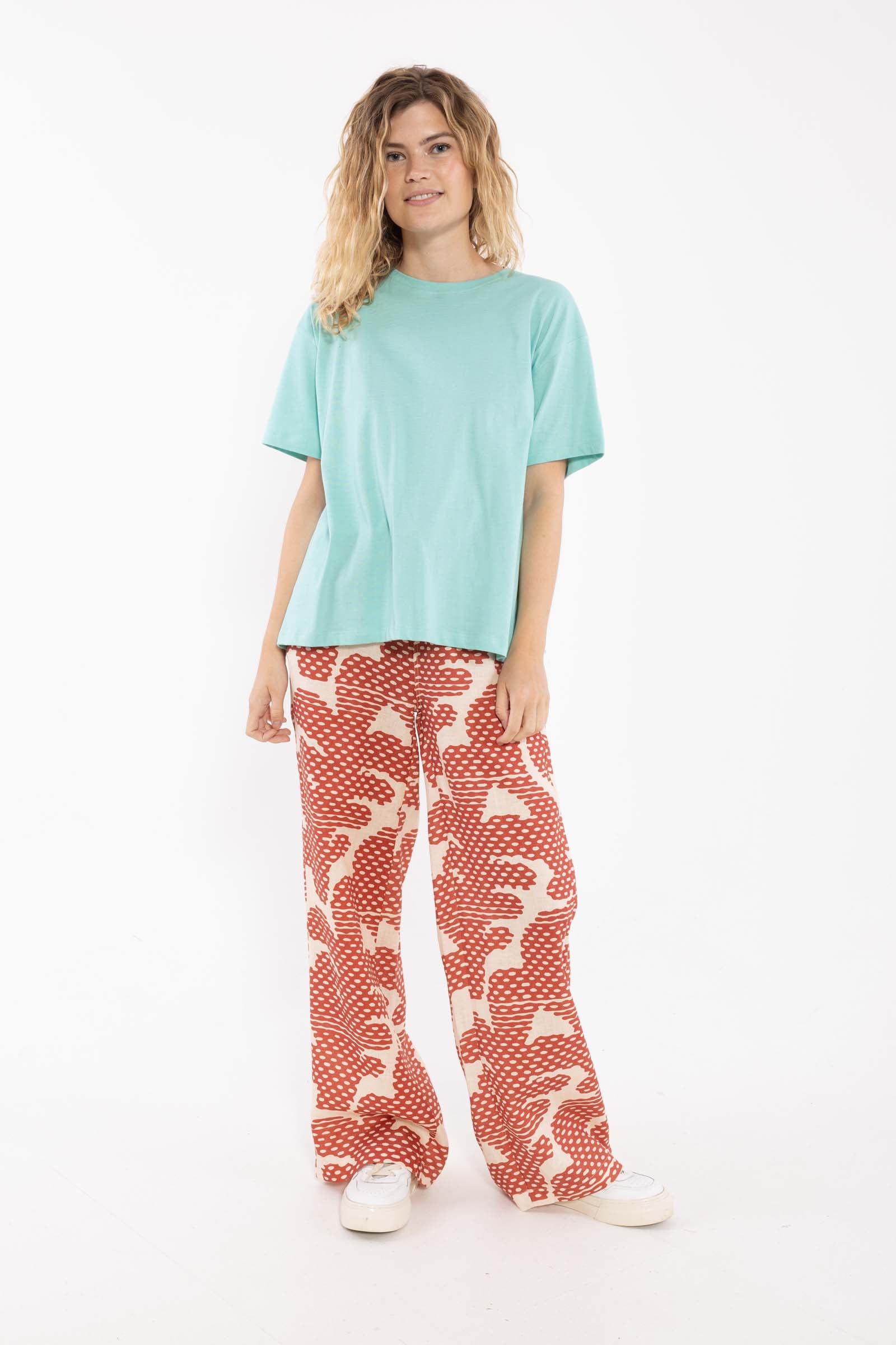 Fine mønstrede bukser i orangebrun og varm sandfarve i lækker hørblanding til kvinder