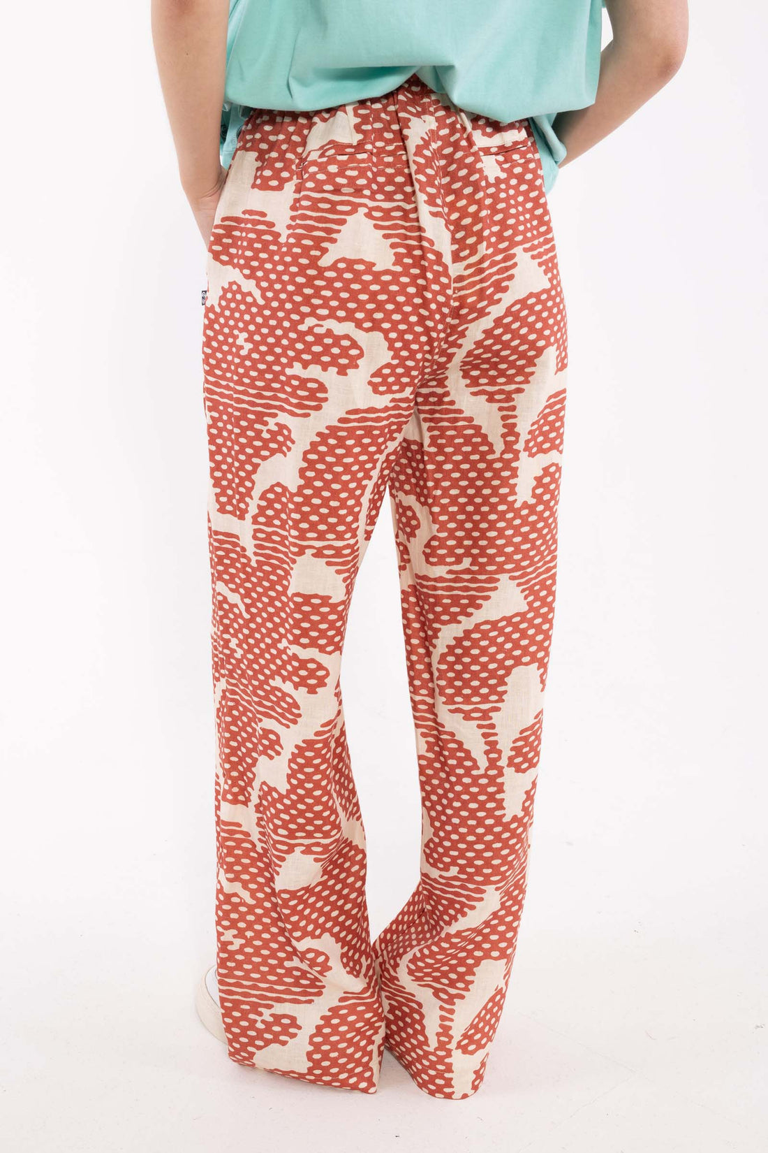 Fine mønstrede bukser i orangebrun og varm sandfarve i lækker hørblanding til kvinder