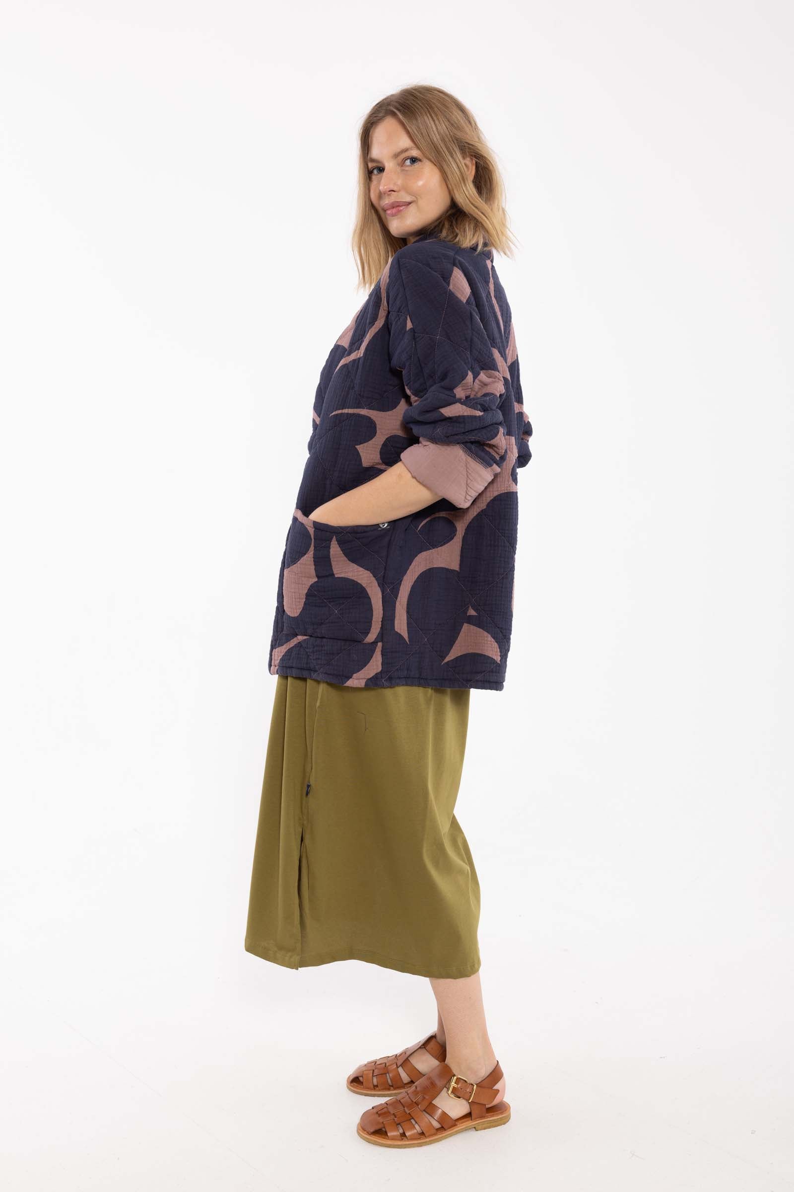 Smuk quiltet jakke med fint mønster til kvinder