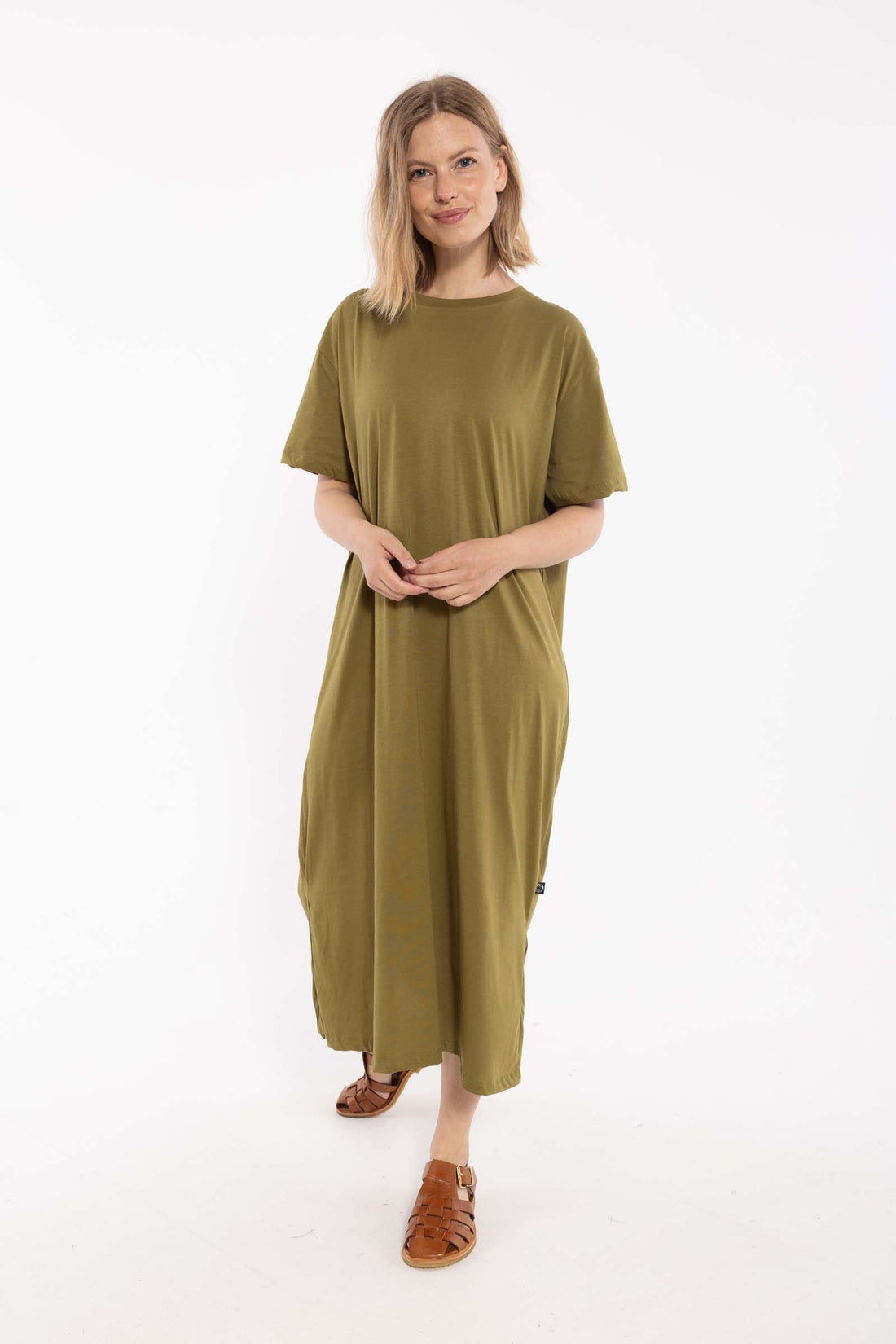 Flot kortærmet bomuldskjole i olivengrøn til kvinder