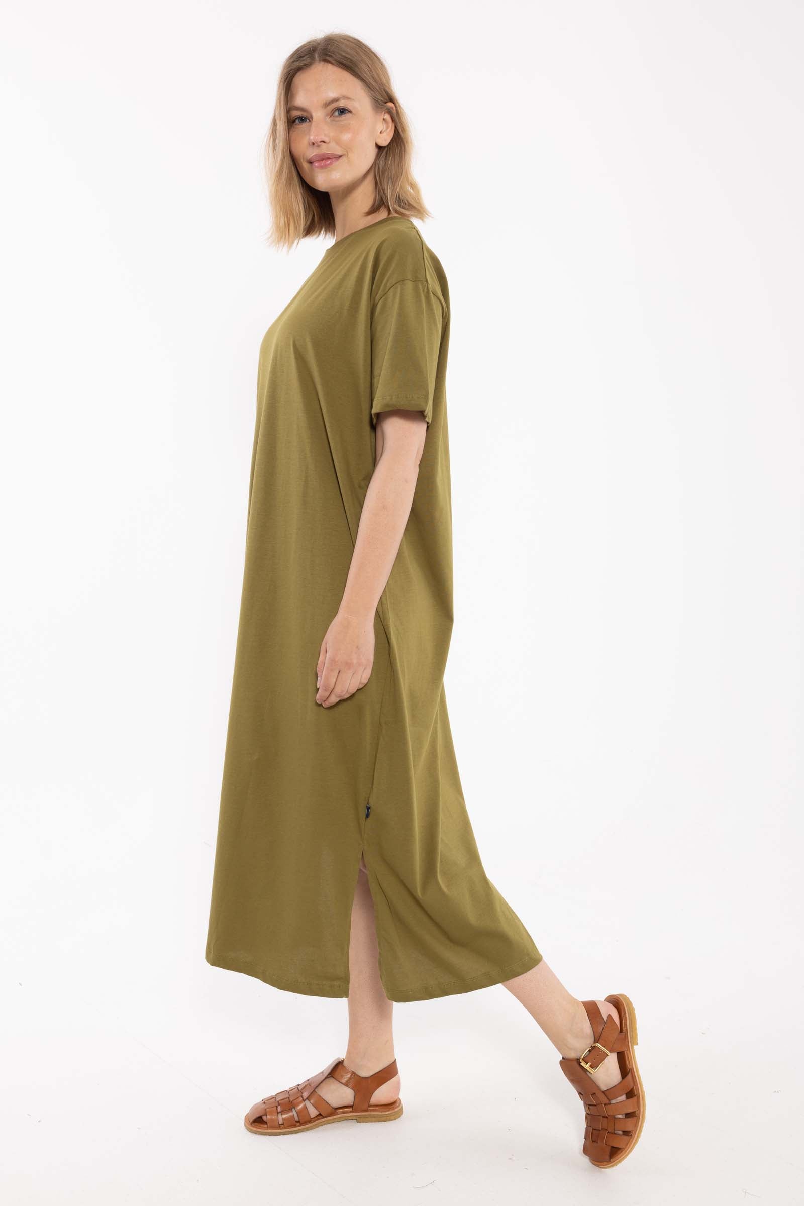 Flot kortærmet bomuldskjole i olivengrøn til kvinder