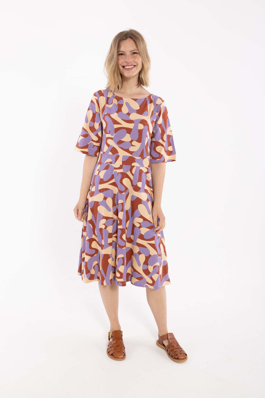 Fin mønstret kjole i økologisk bomuld til kvinder