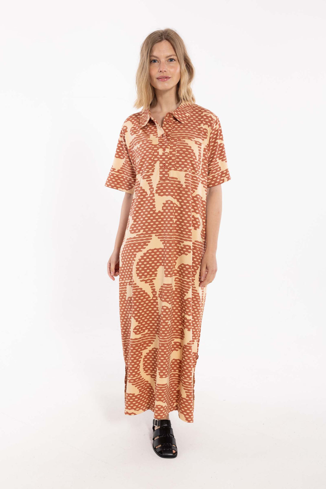 Flot kjole med fint mønster til kvinder