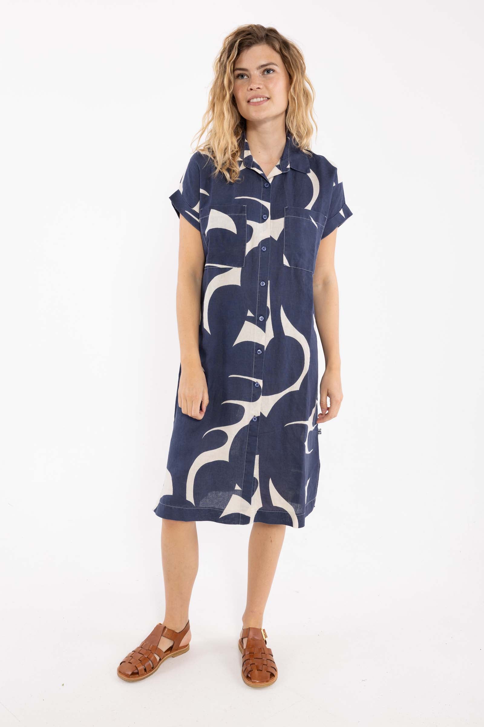 Fin mønstret skjortekjole i lækker hørblanding til kvinder