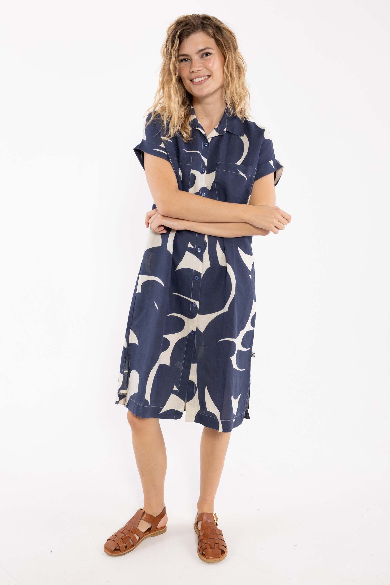 Fin mønstret skjortekjole i lækker hørblanding til kvinder