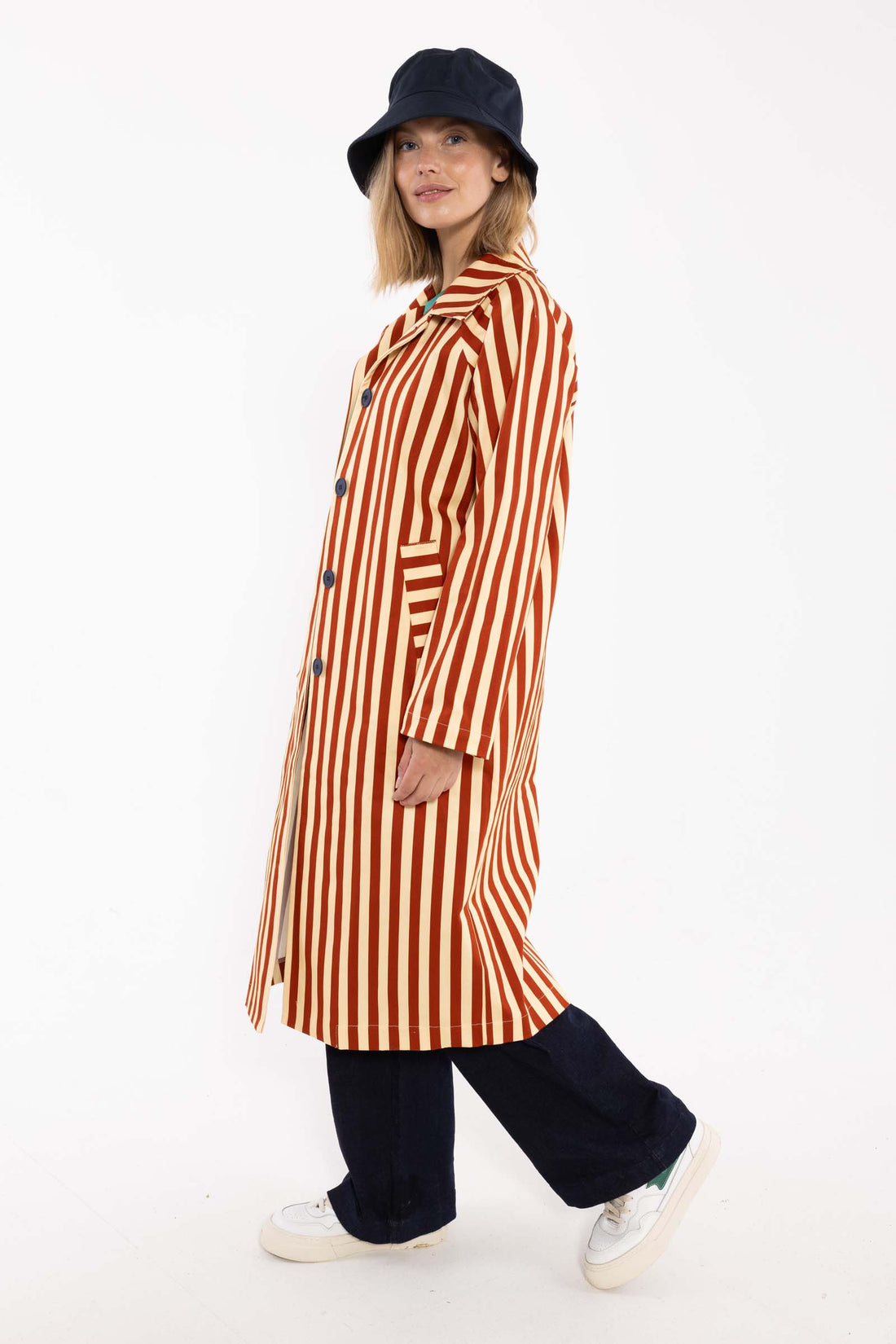 Flot canvasjakke med cool striber i brændt rød og varm sandfarve