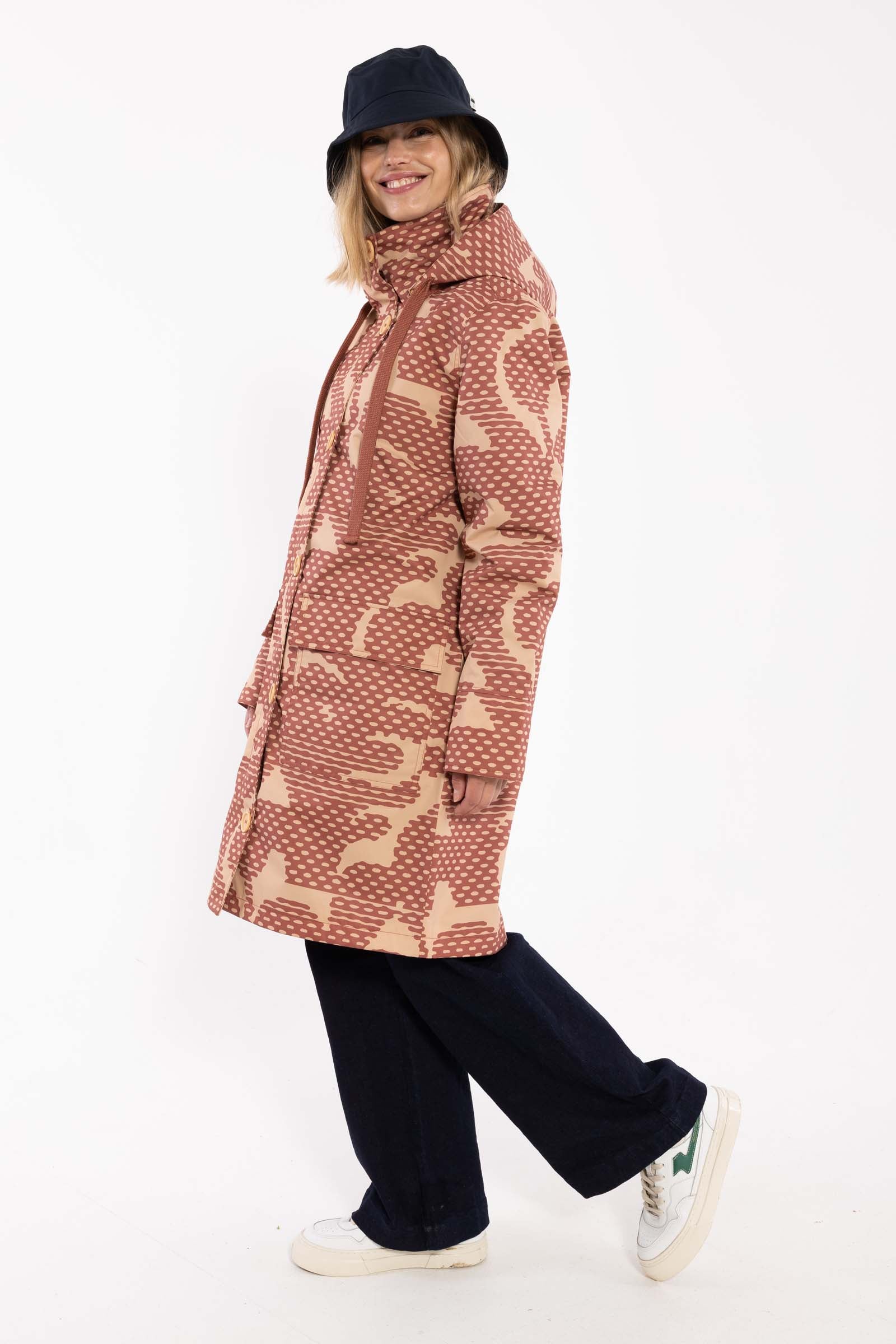 Praktisk multifarvet og mønstret jakke til kvinder