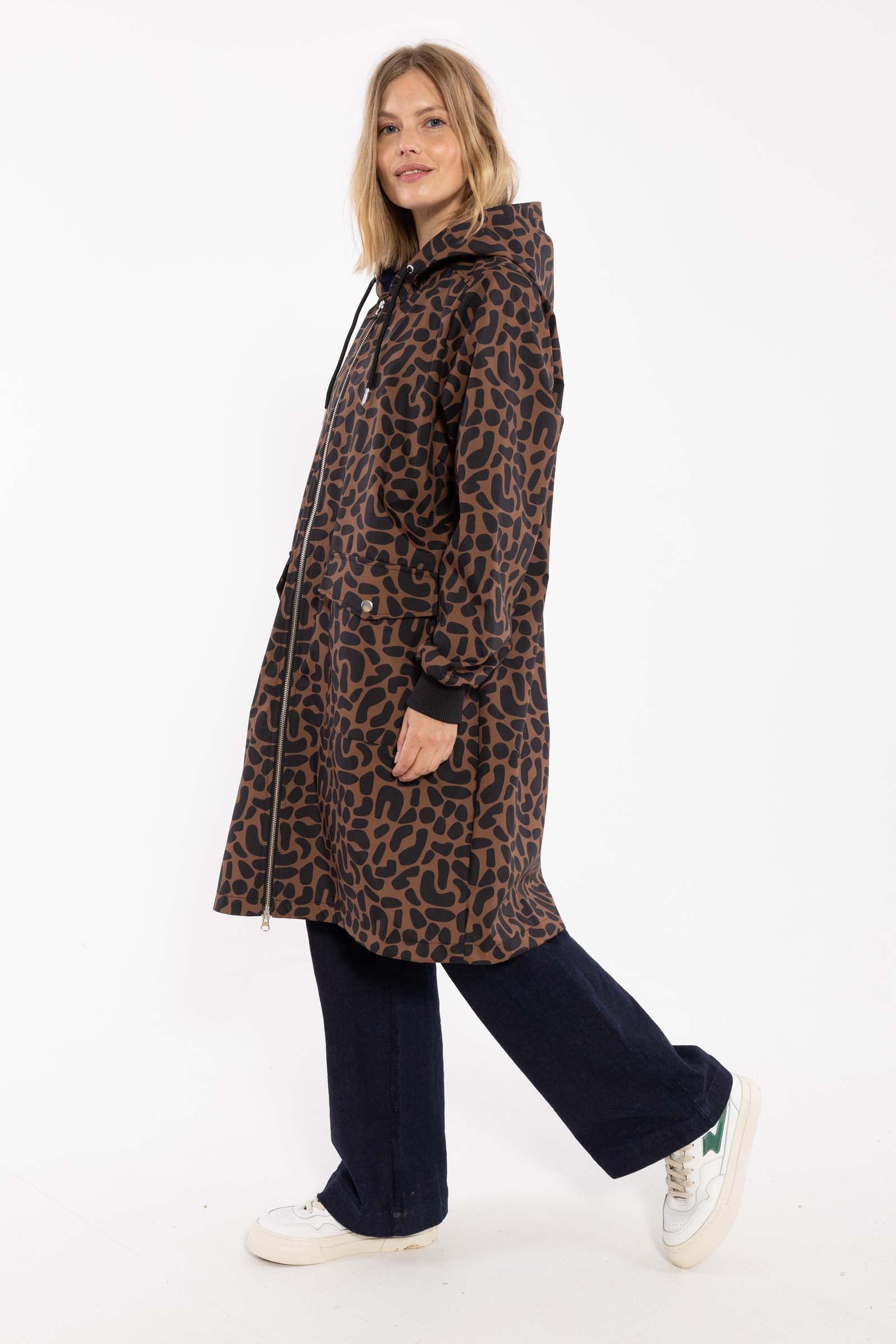 Fin softshelljakke med leopardmønster til kvinder
