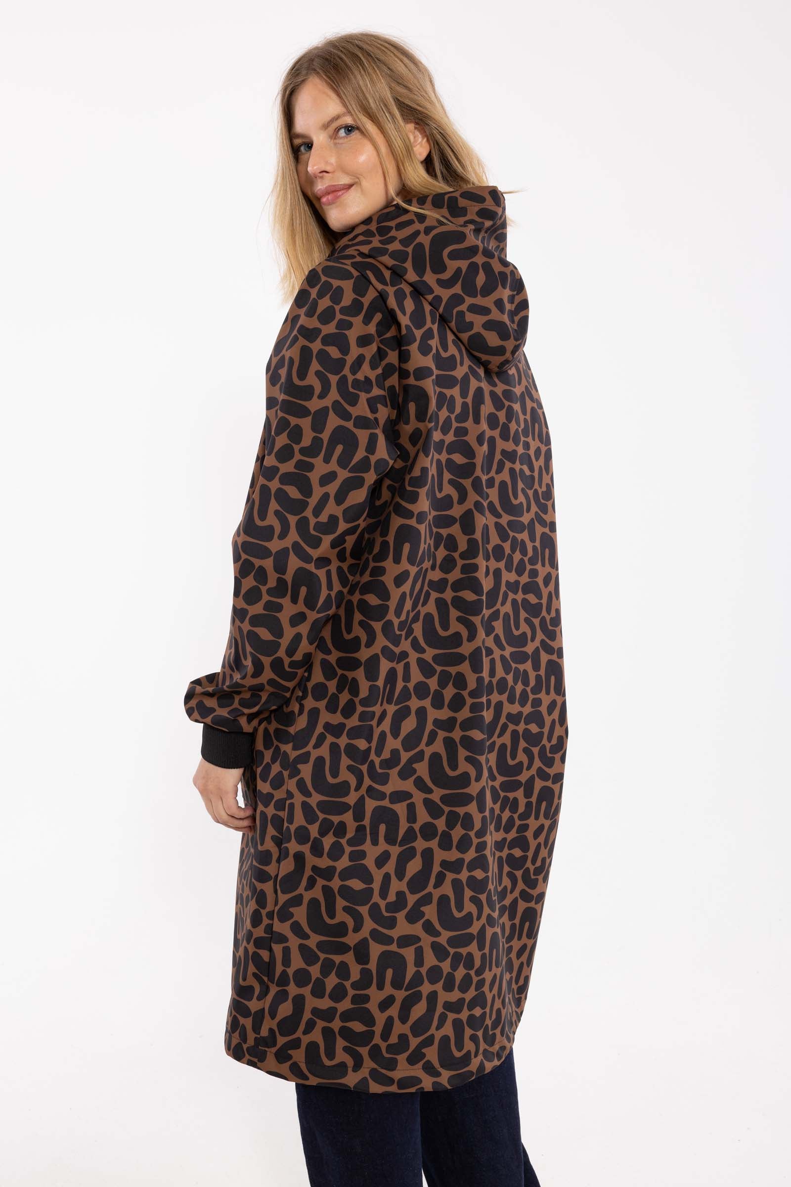 Fin softshelljakke med leopardmønster til kvinder