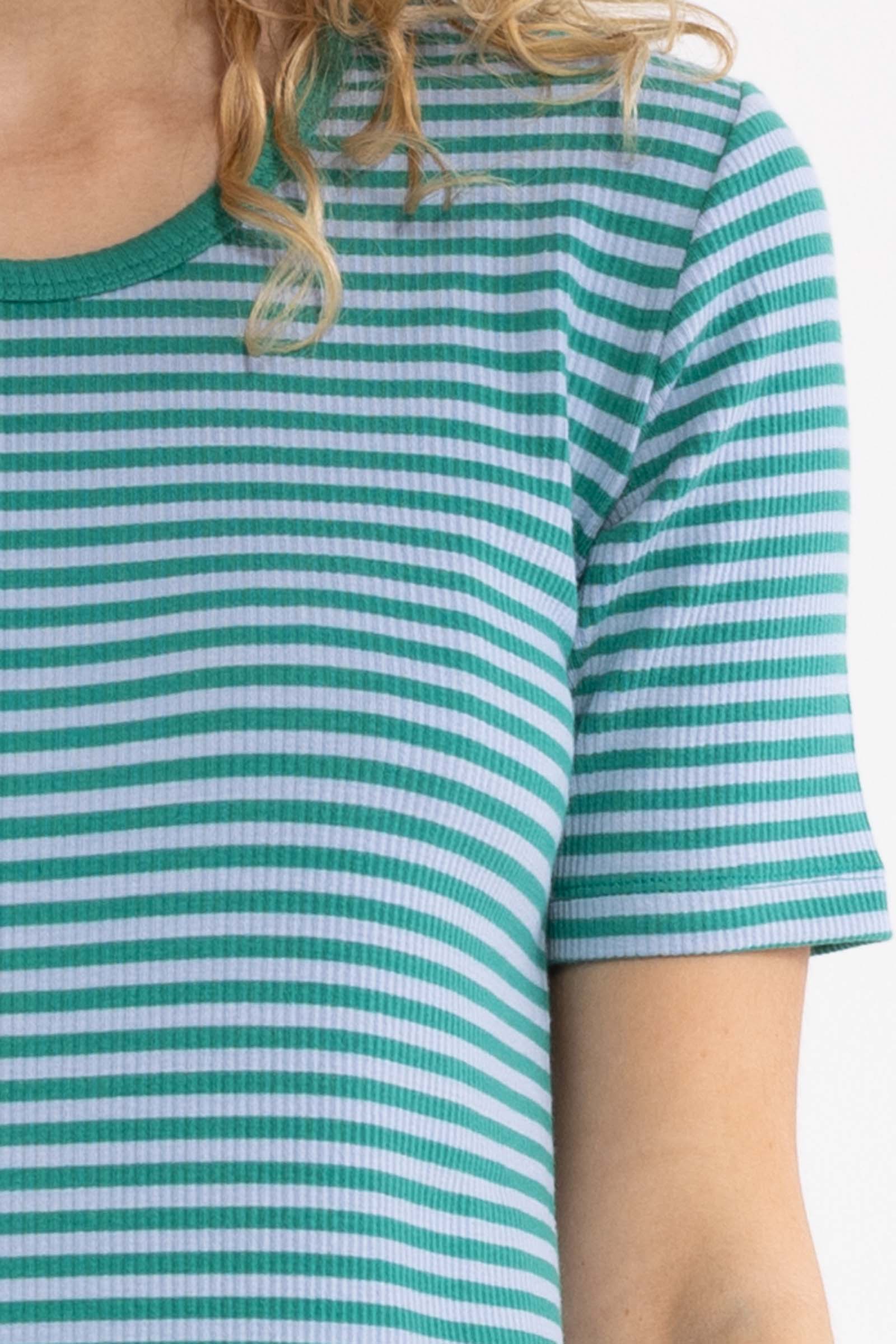 Fin kjole i bomuld og viskose med striber i blålige nuancer til kvinder