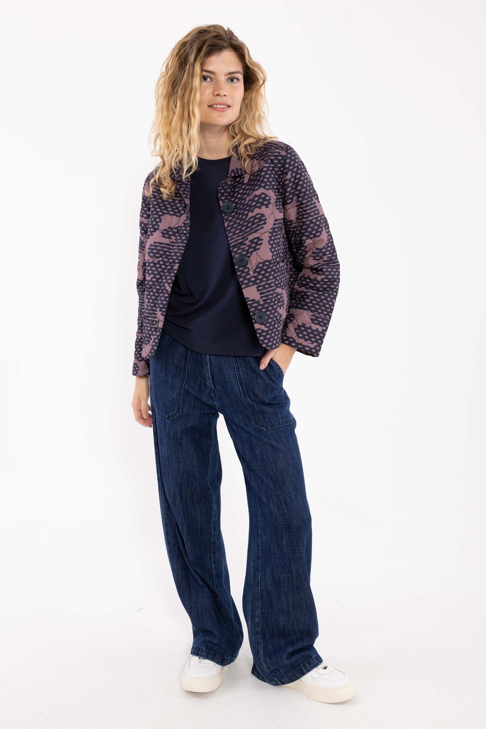 Flot quiltet termoblazer med fint mønster til kvinder