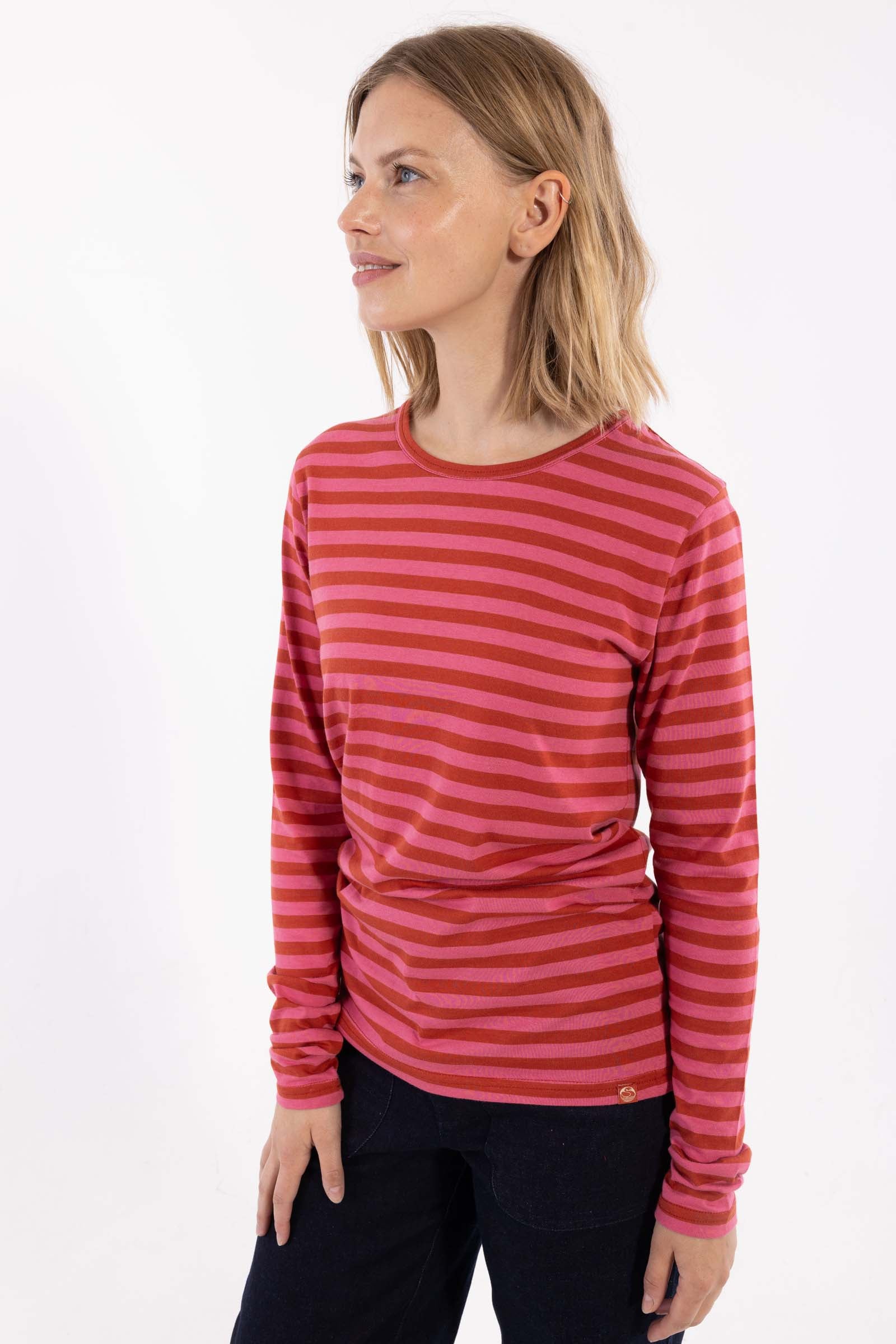 Lækker bluse med striber i rød og pink til kvinder