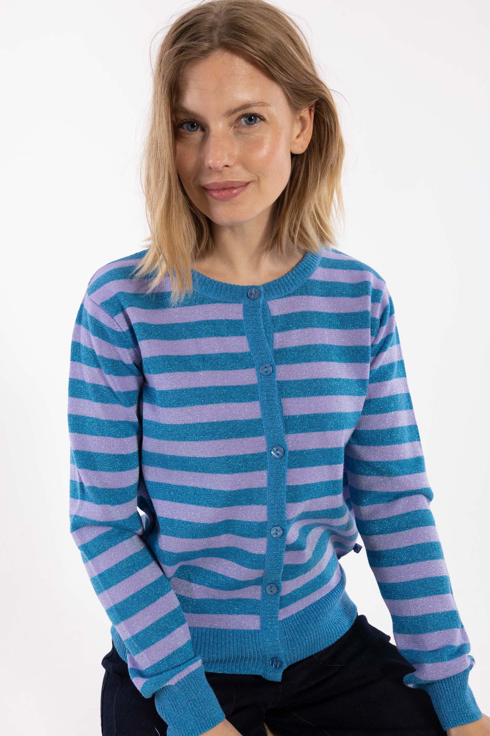 Sød glittercardigan med lyslilla og blå striber til kvinder