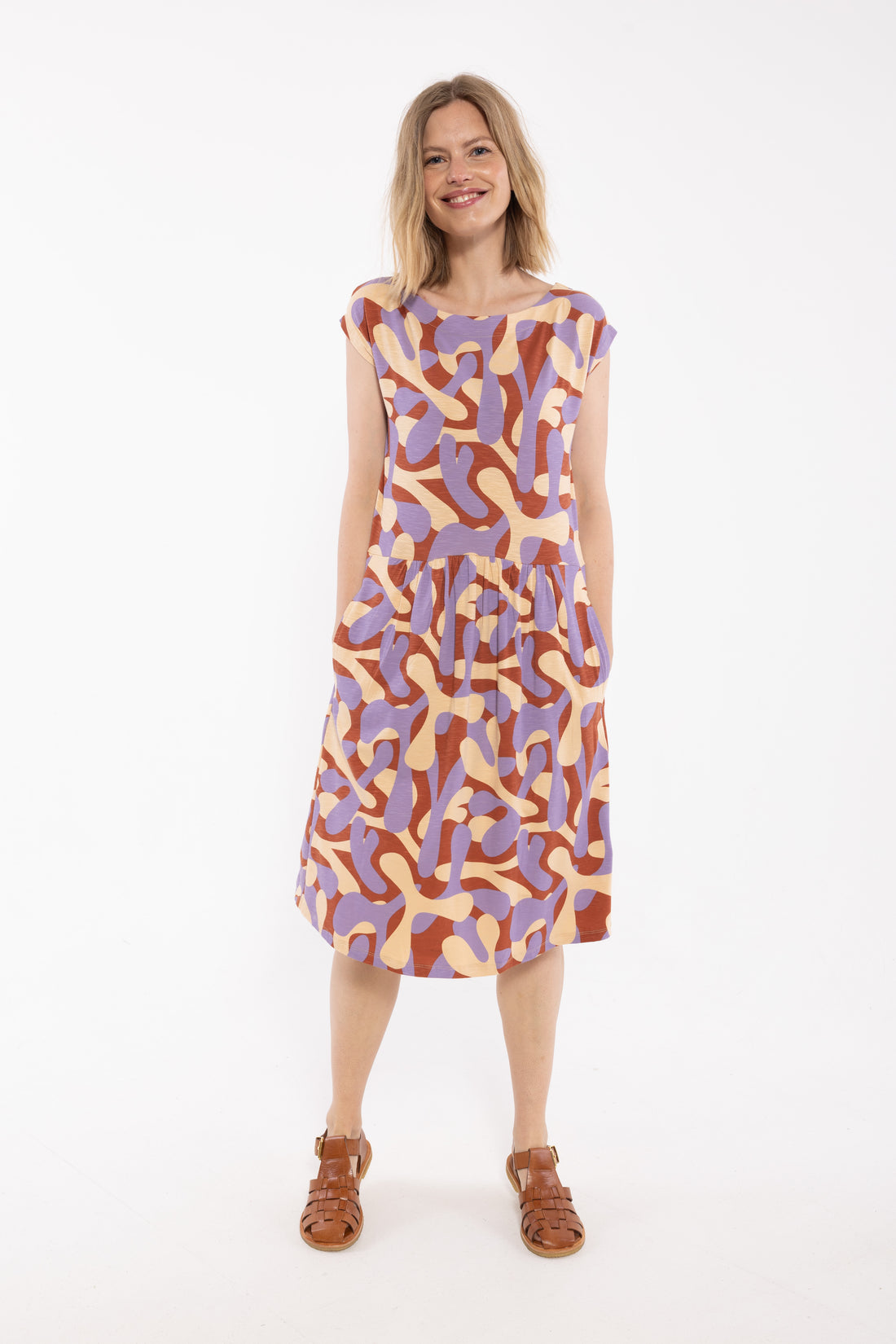 Fin mønstret kjole i flotte farver og økologisk bomuld til kvinder