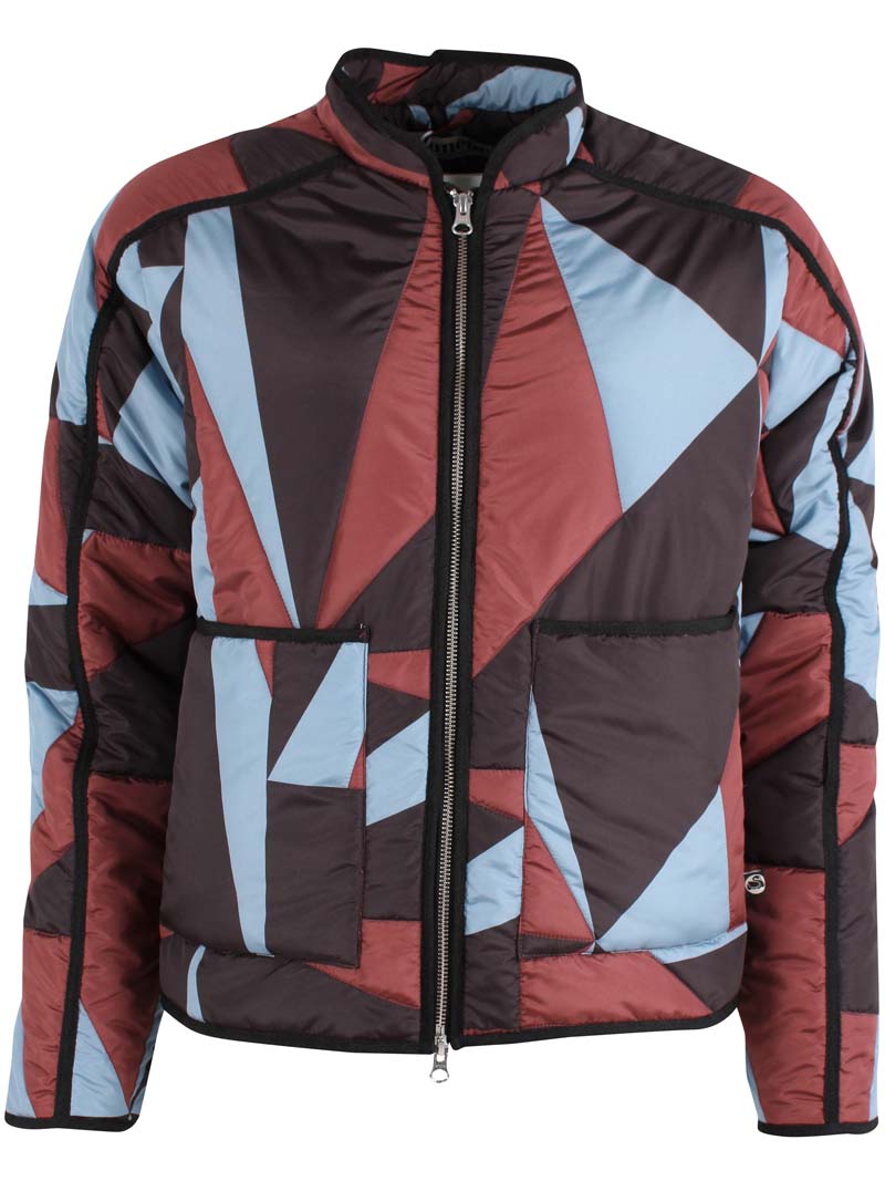 Fin quiltet termojakke med geometrisk mønster i blå, sort og rød til kvinder