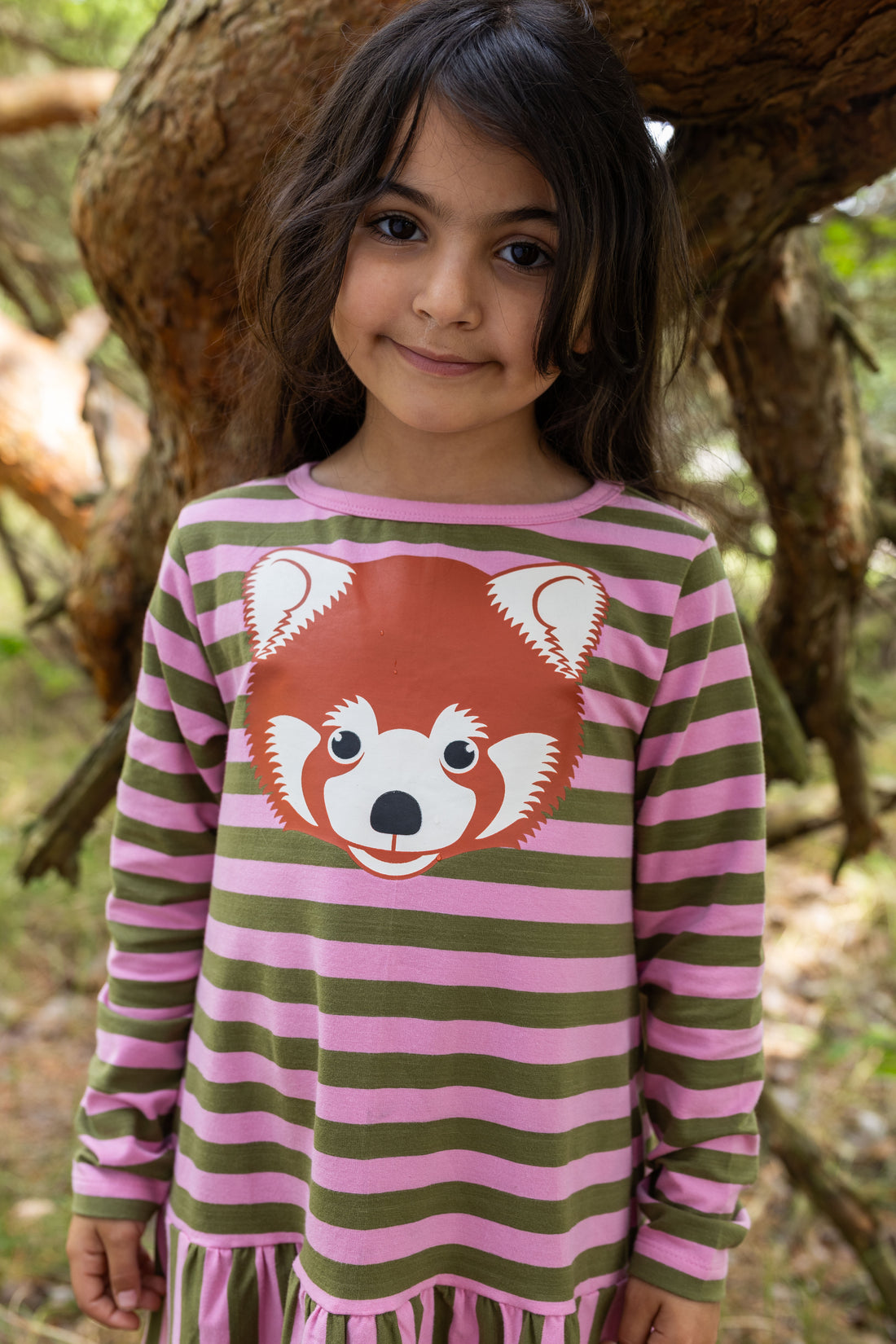 Sød stribet kjole til børn med print af rød panda