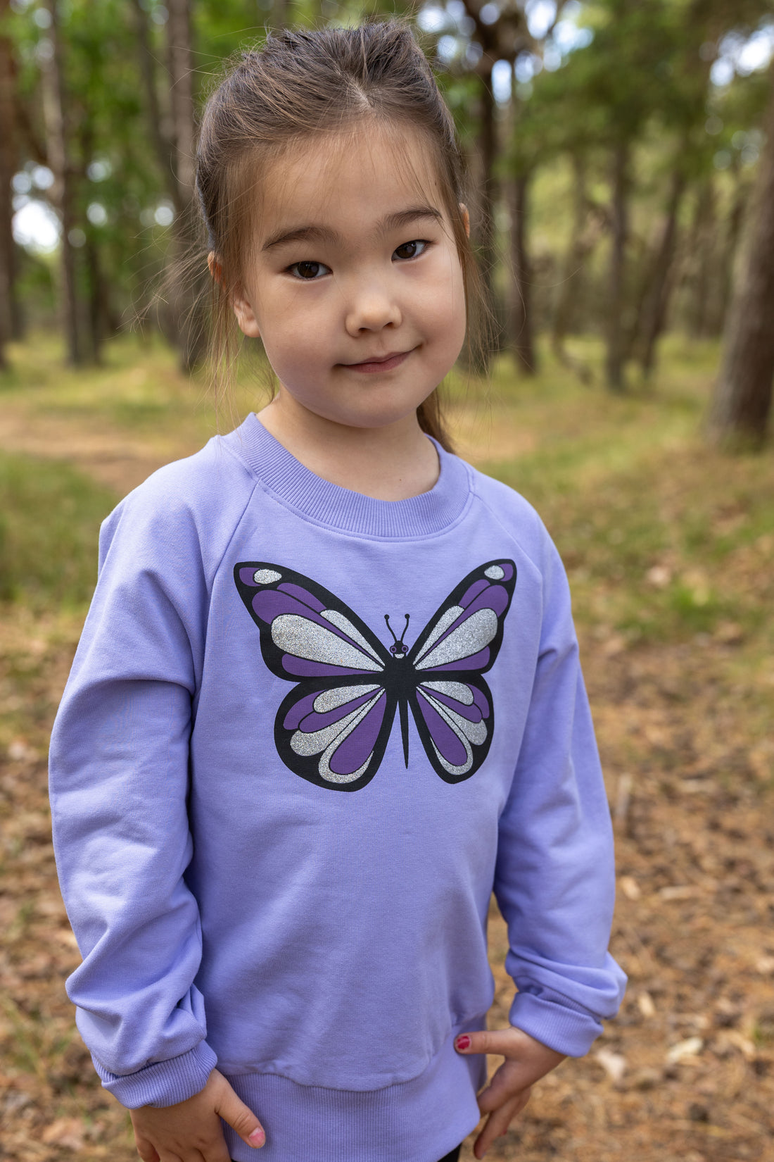 Sød sweatshirt til børn med print af smuk sommerfugl